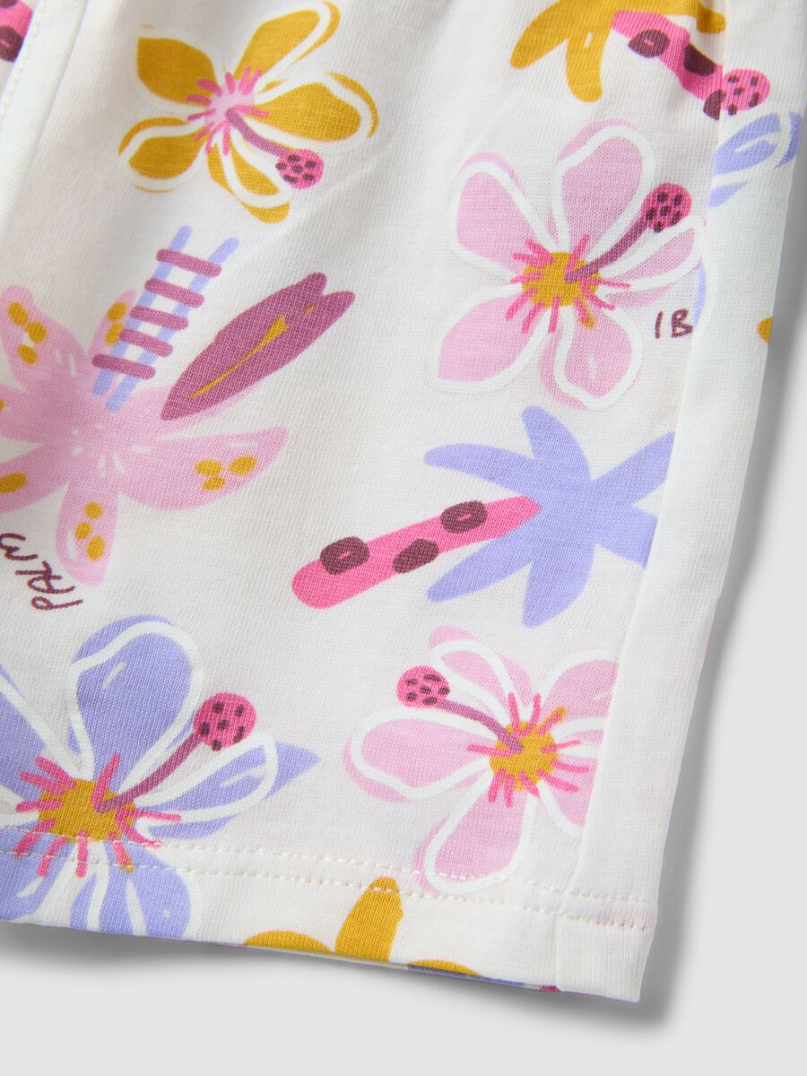 White organic cotton floral shorts for baby girls_3