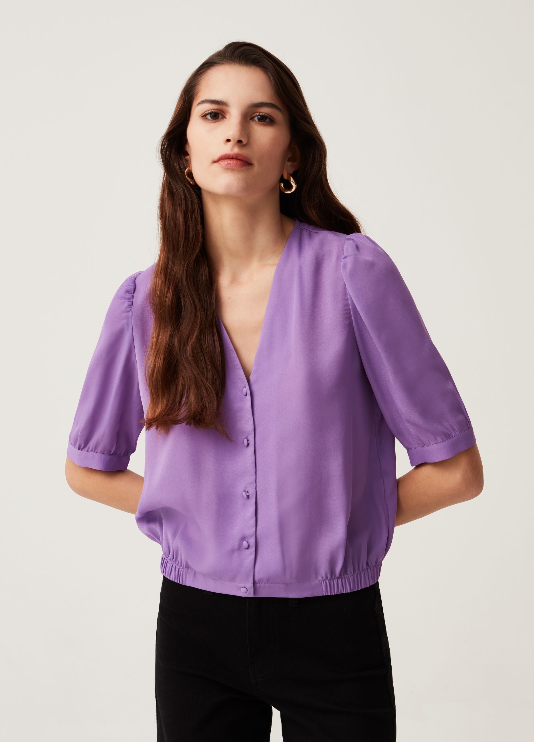 Blusa con maniche a sbuffo_1