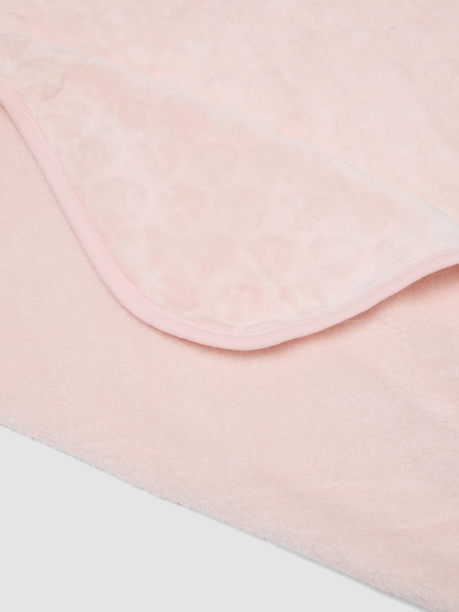 Copertina rosa in cotone organico con motivo jacquard effetto pelliccia_1