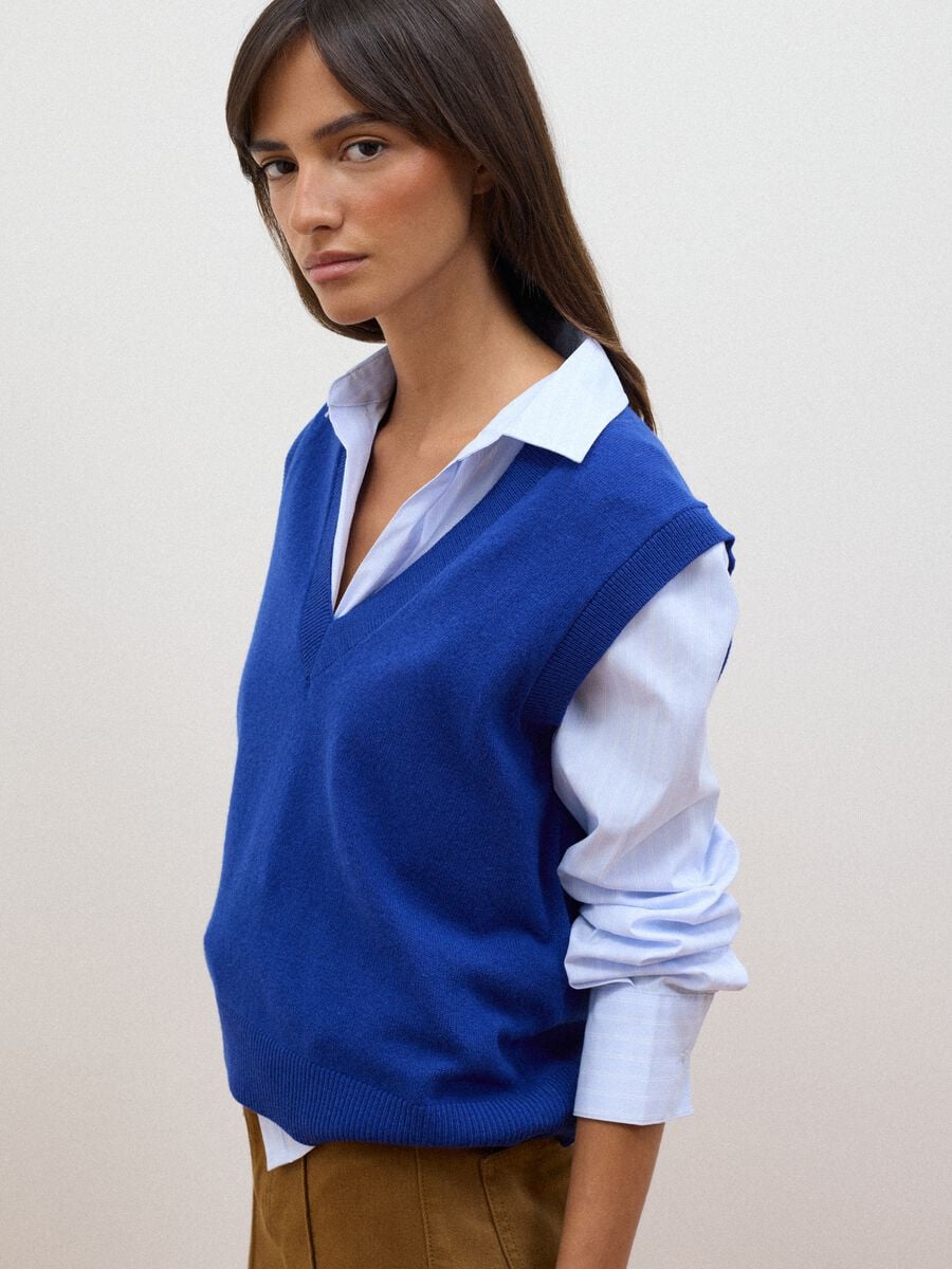 Blue pure wool gilet with deep V-neck_0