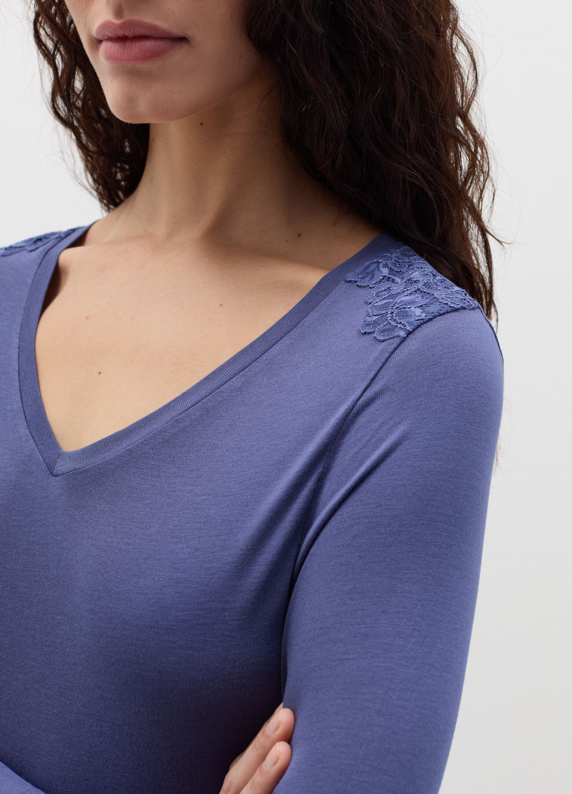 Nightdress with lace insert