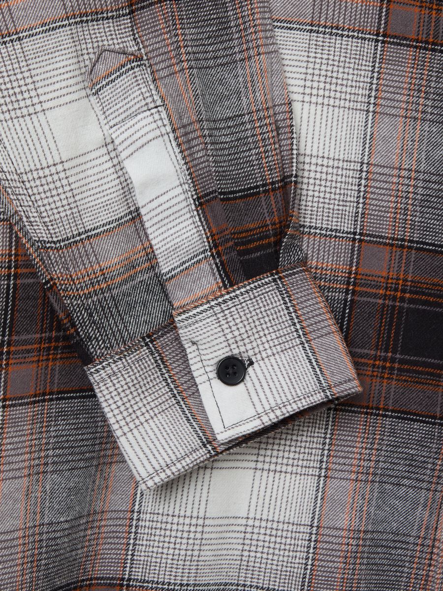 Flannel shirt with check pattern_5