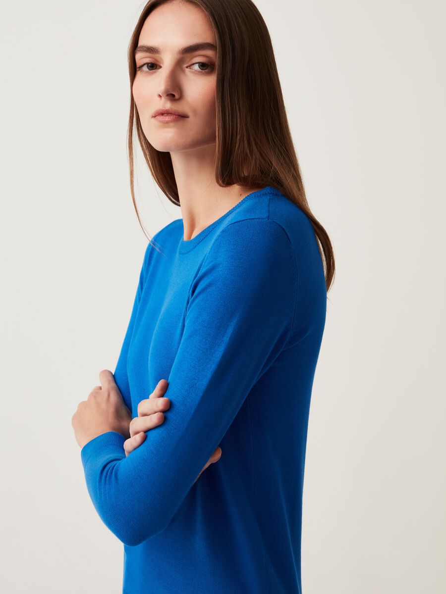 Solid colour pullover with round neck_0