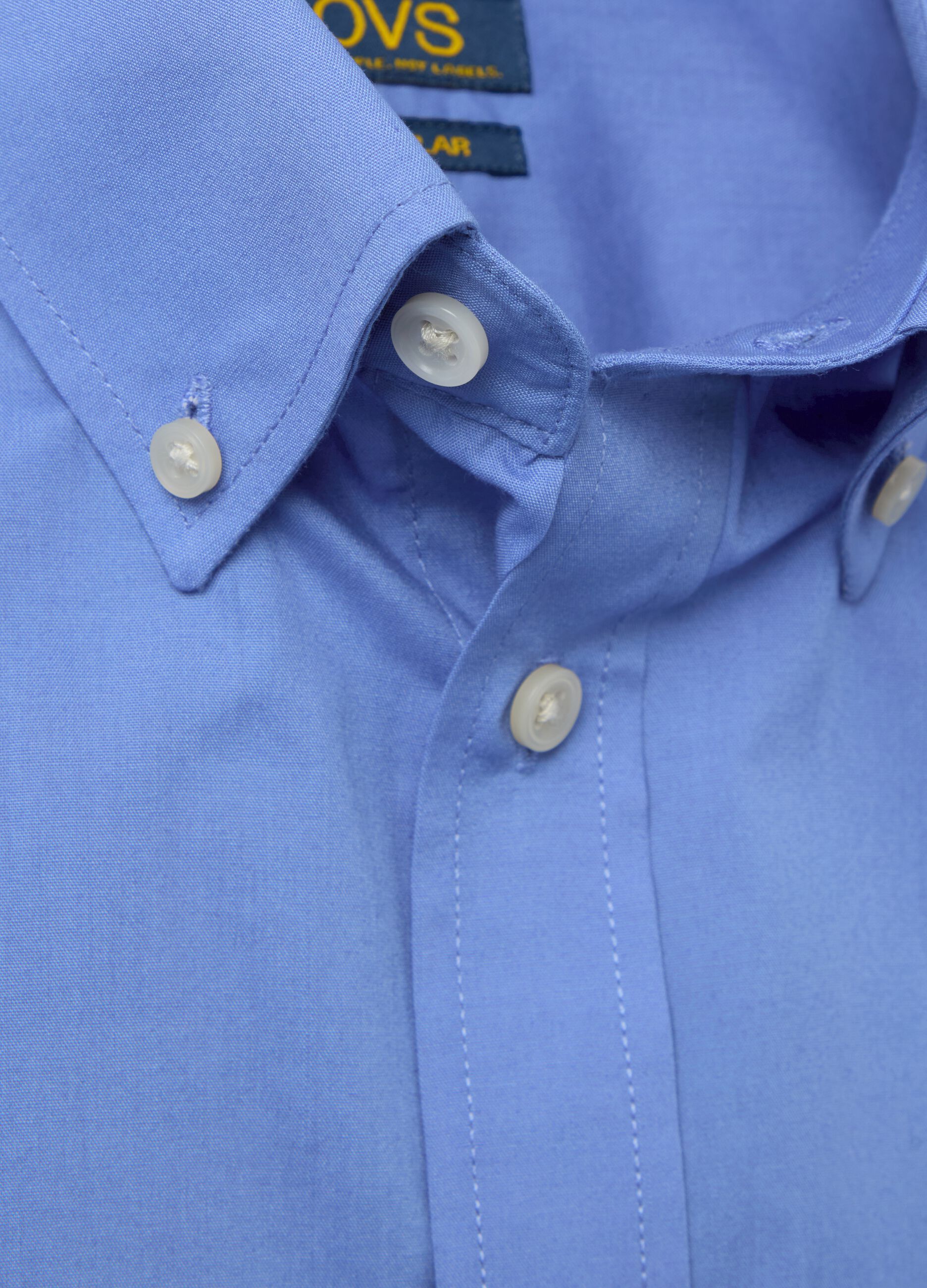 Regular-fit easy-iron shirt with button-down collar