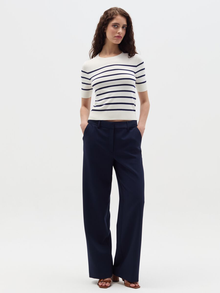 Short-sleeved top with striped design_1