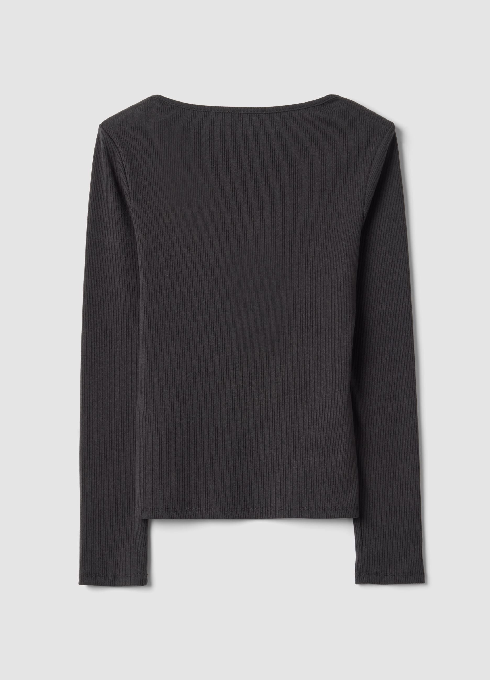 T-shirt nera in viscosa elasticizzata con girocollo