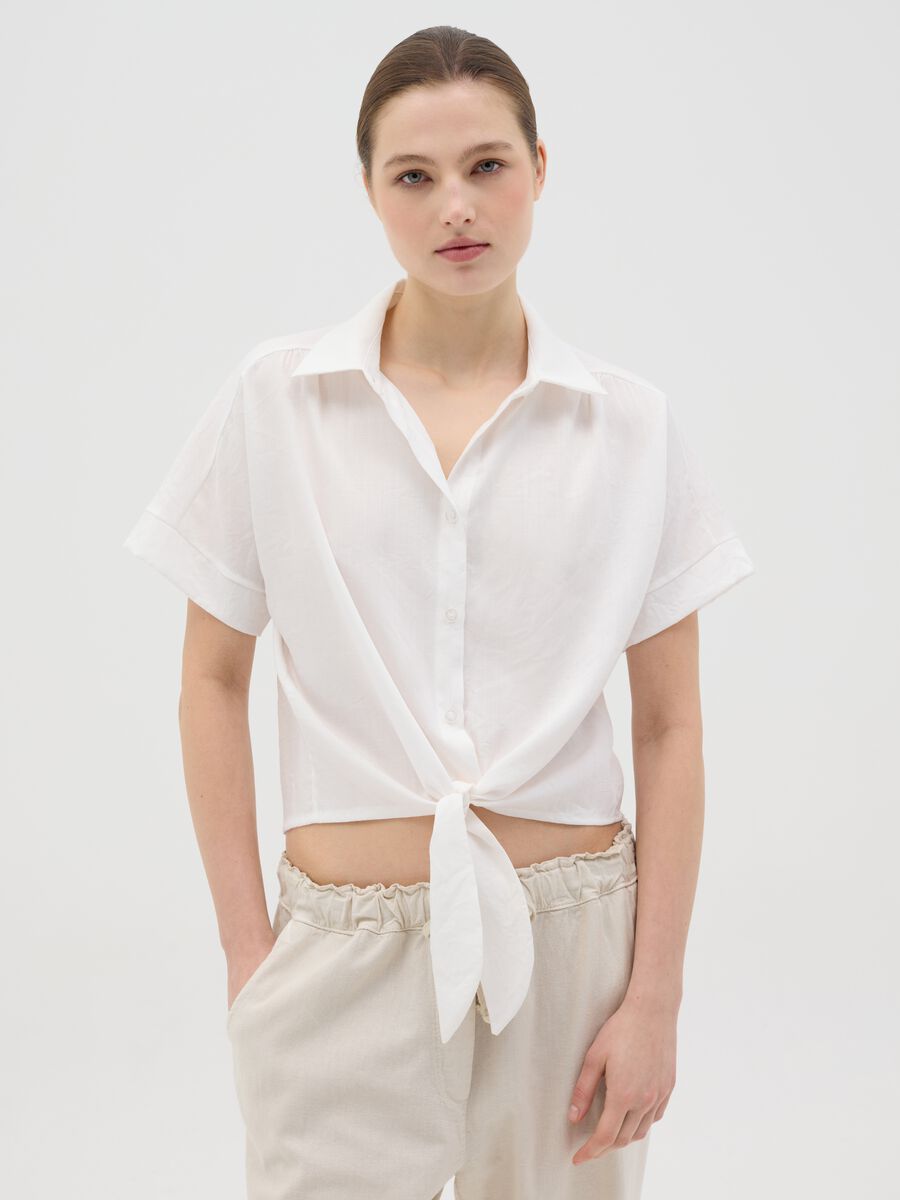 White shirt with knot and short sleeves_0