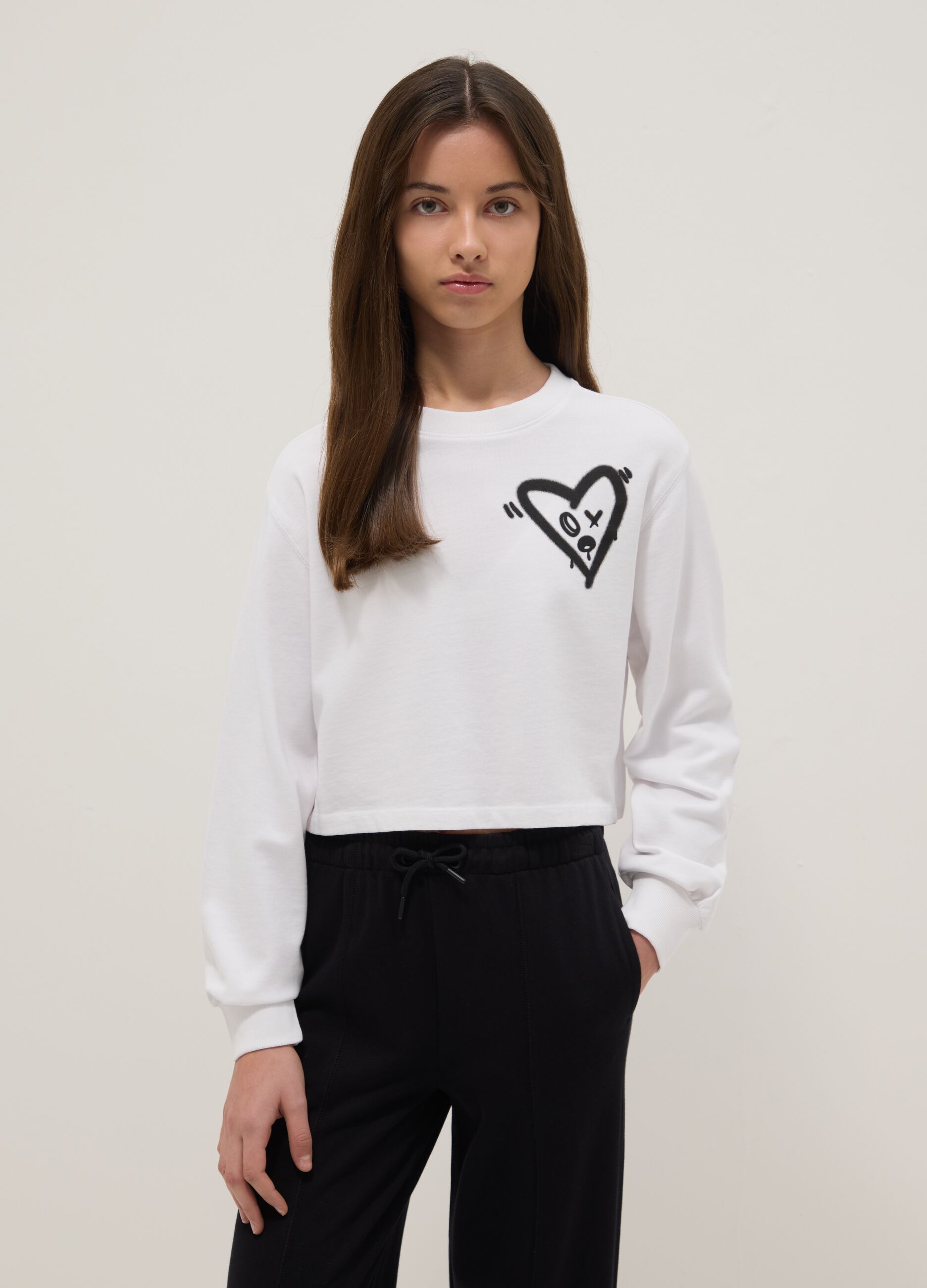 Girls' regular fit pure cotton white sweatshirt with heart