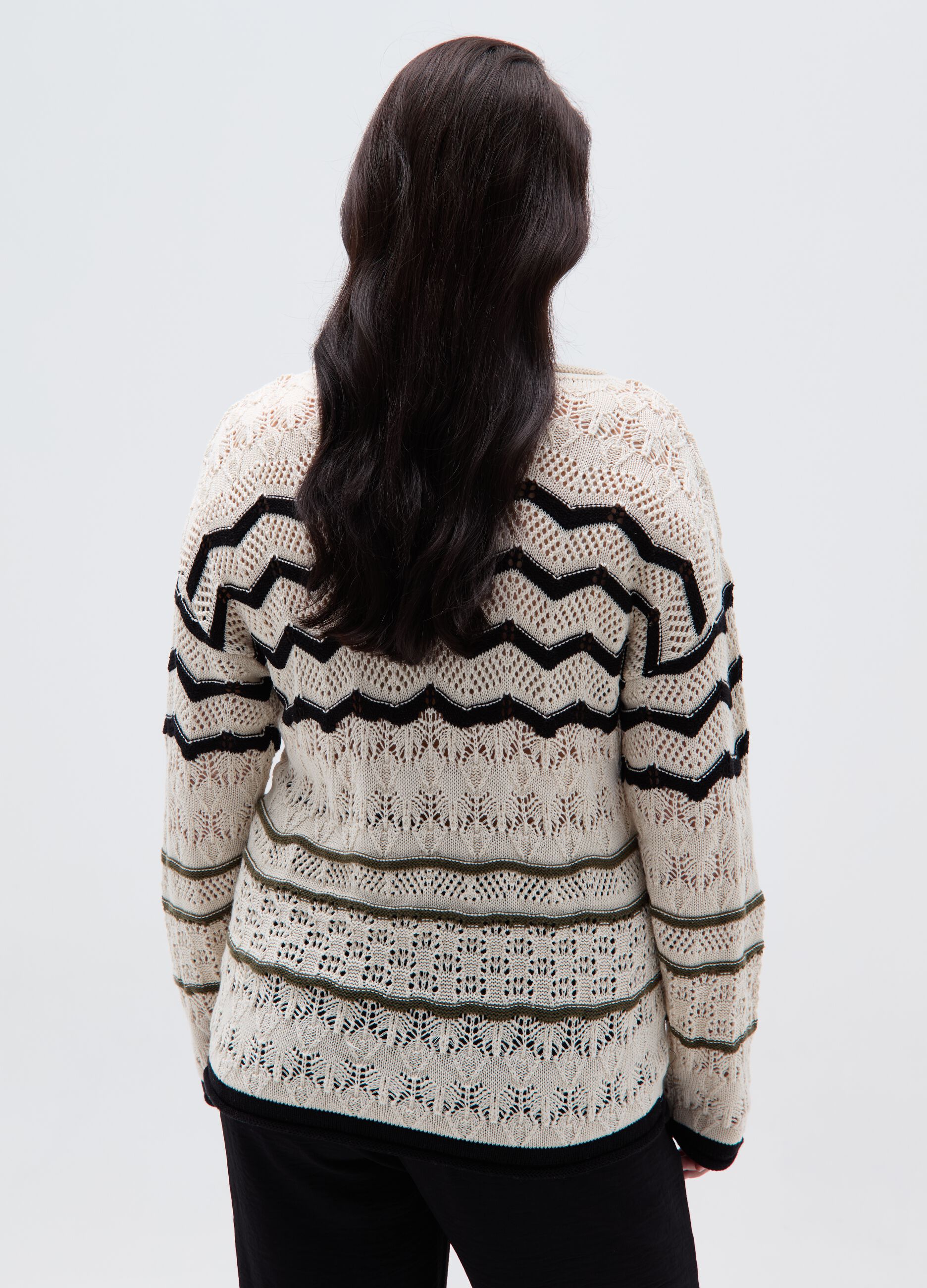 Curvy crochet pullover with zigzag design