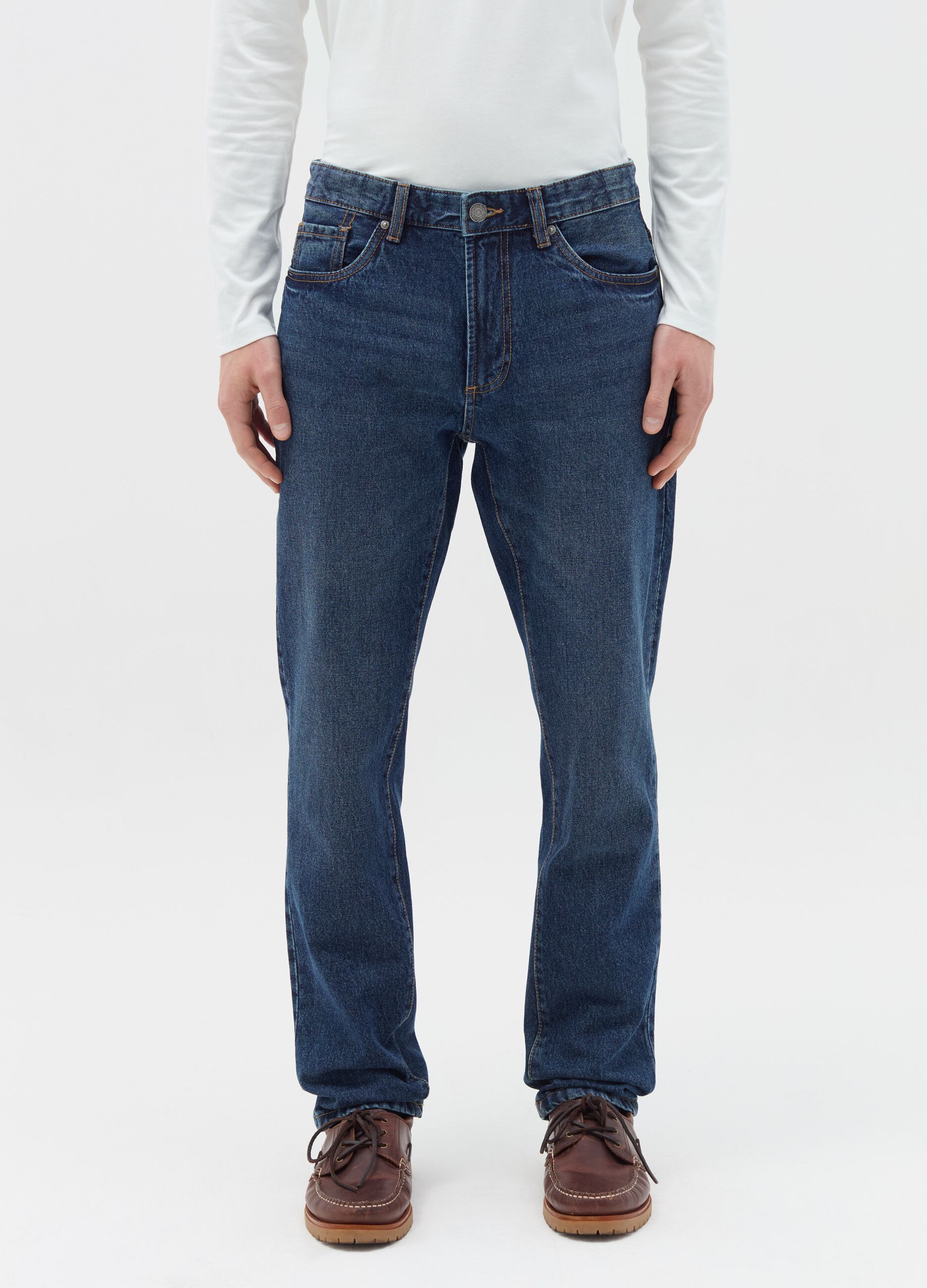 Regular fit jeans with discolouring