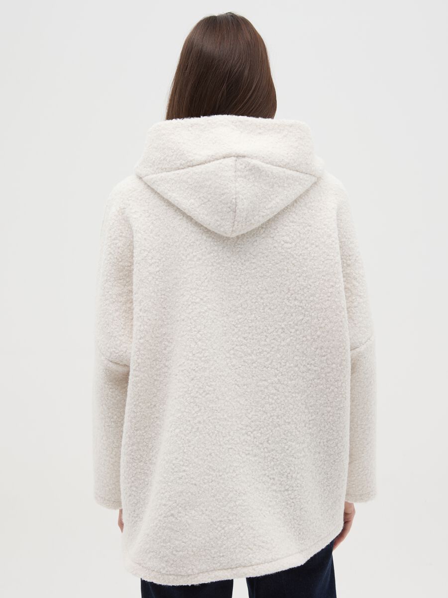 White regular fit coat with buttons and hood_2