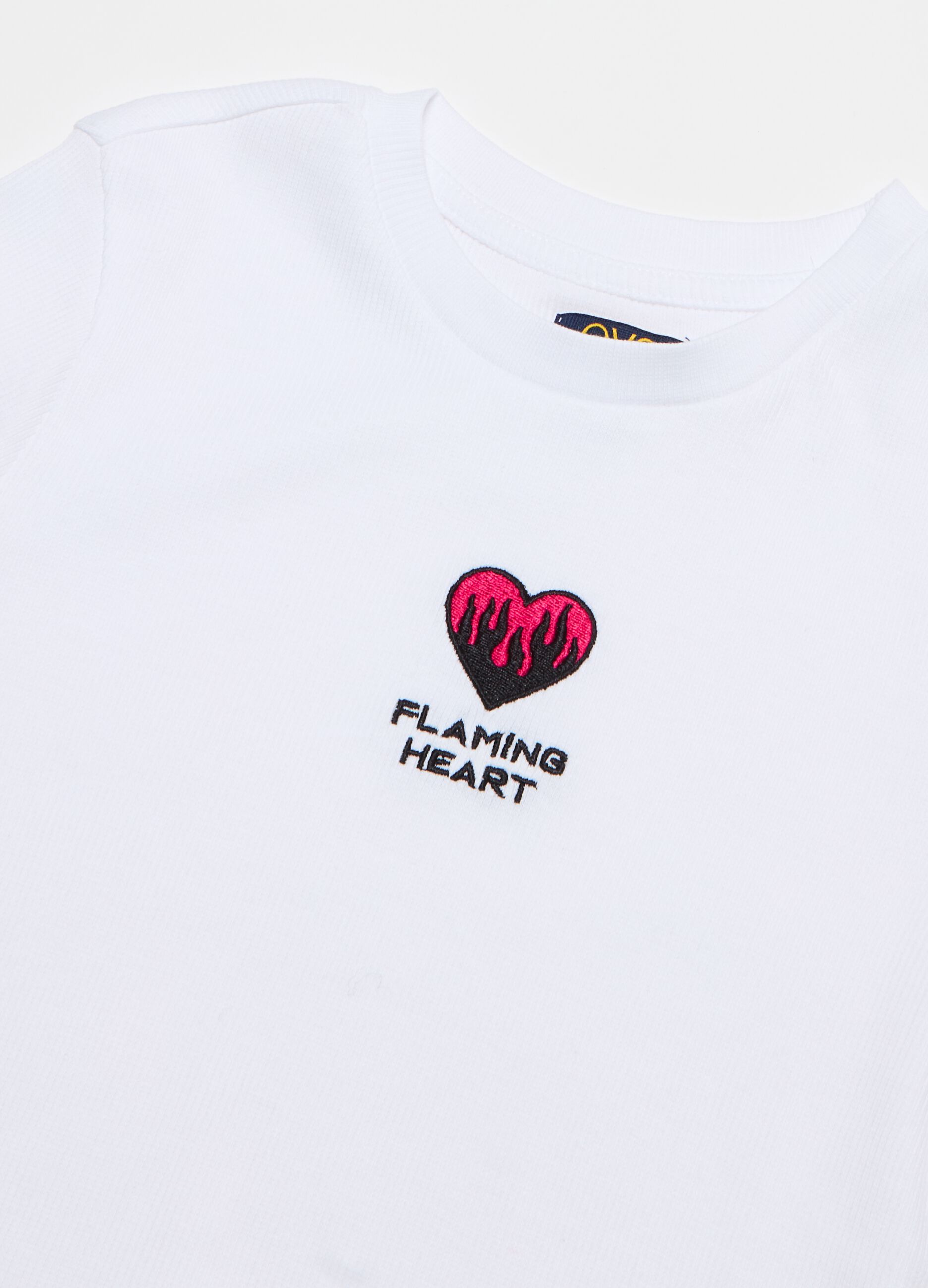 T-shirt a costine con ricamo cuore