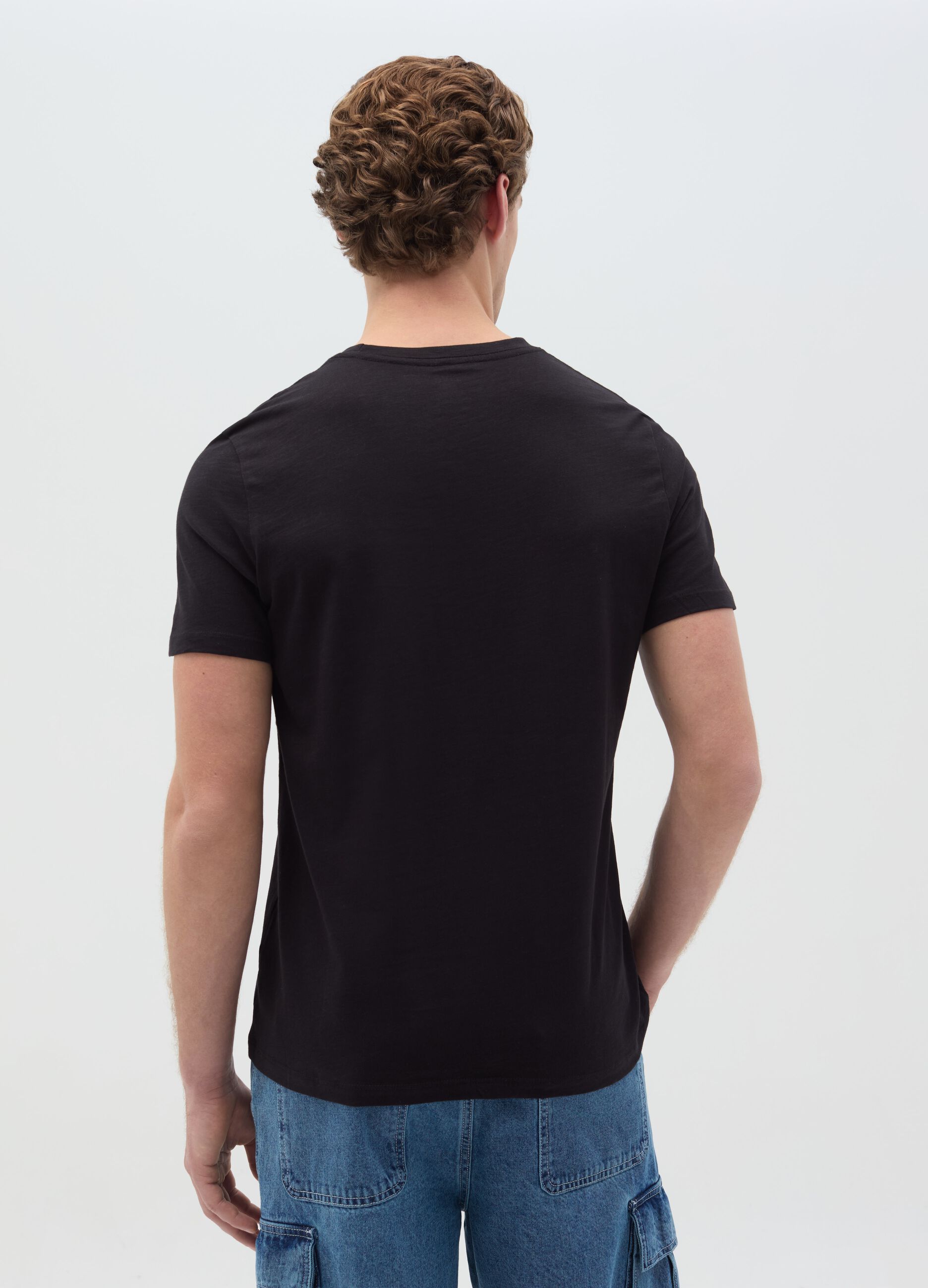 T-shirt in cotone slub con scollo a V