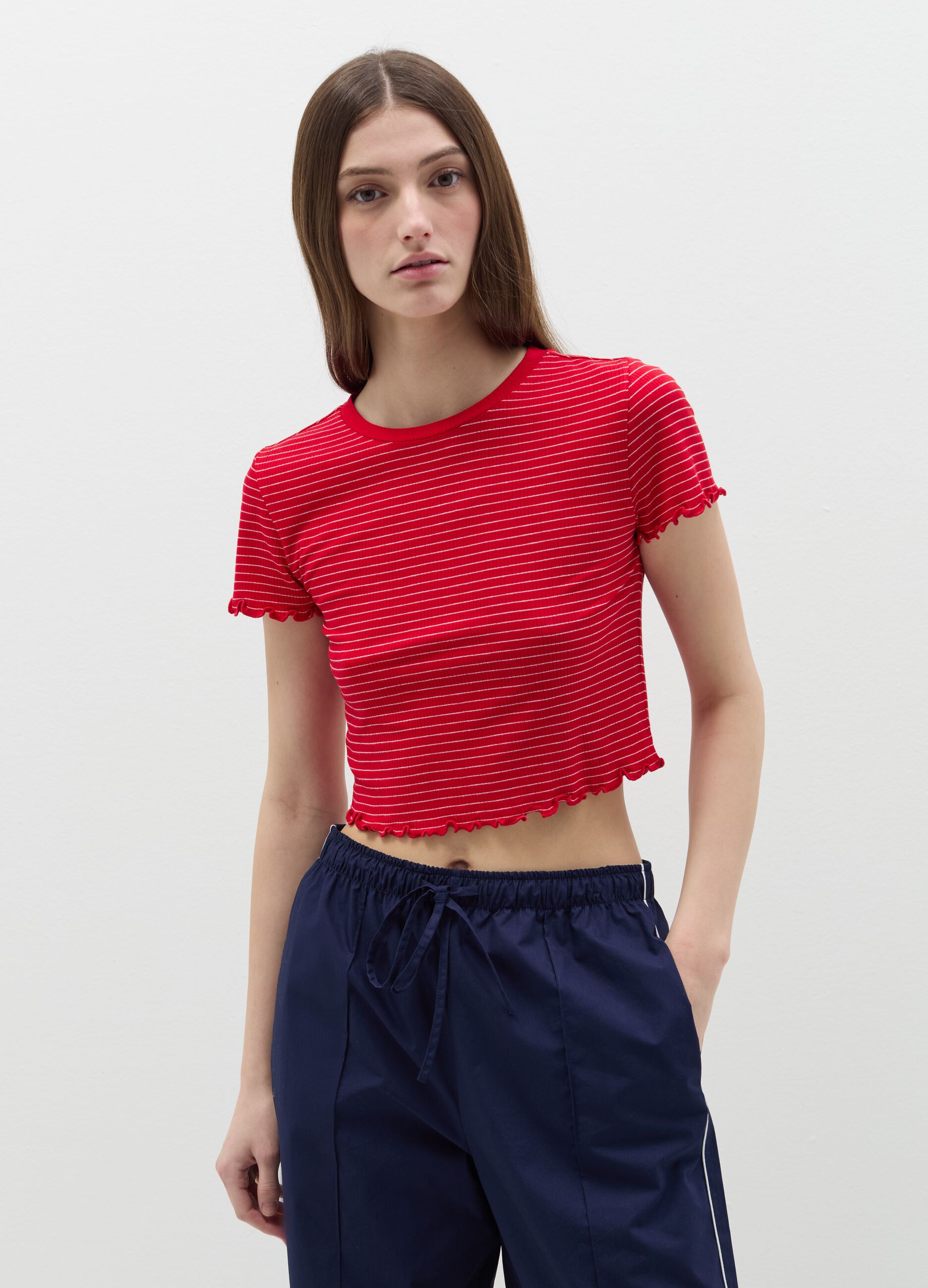 Flat-ribbed T-shirt with wavy edging