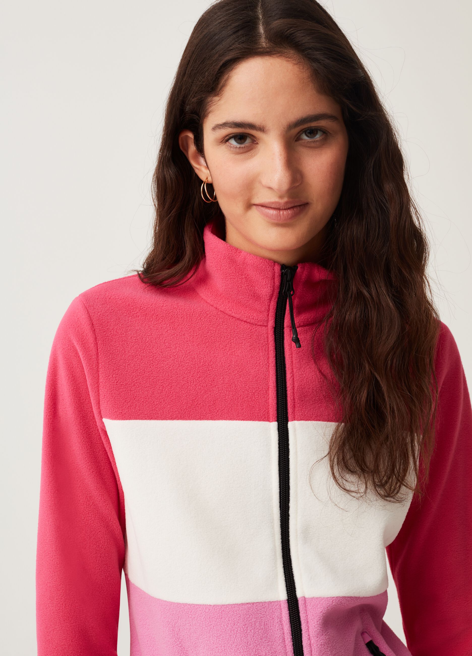 Full-zip in pile color block_0