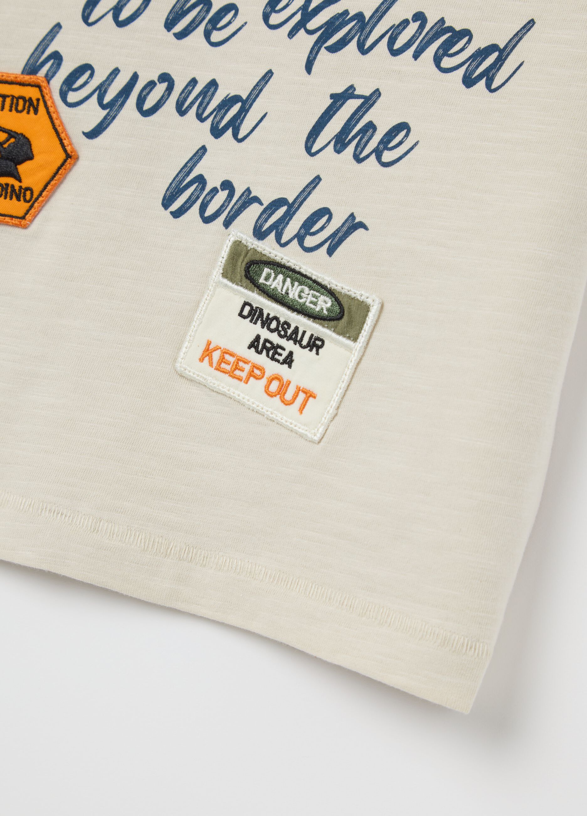 Cotton T-shirt with "Nature Connection" patch