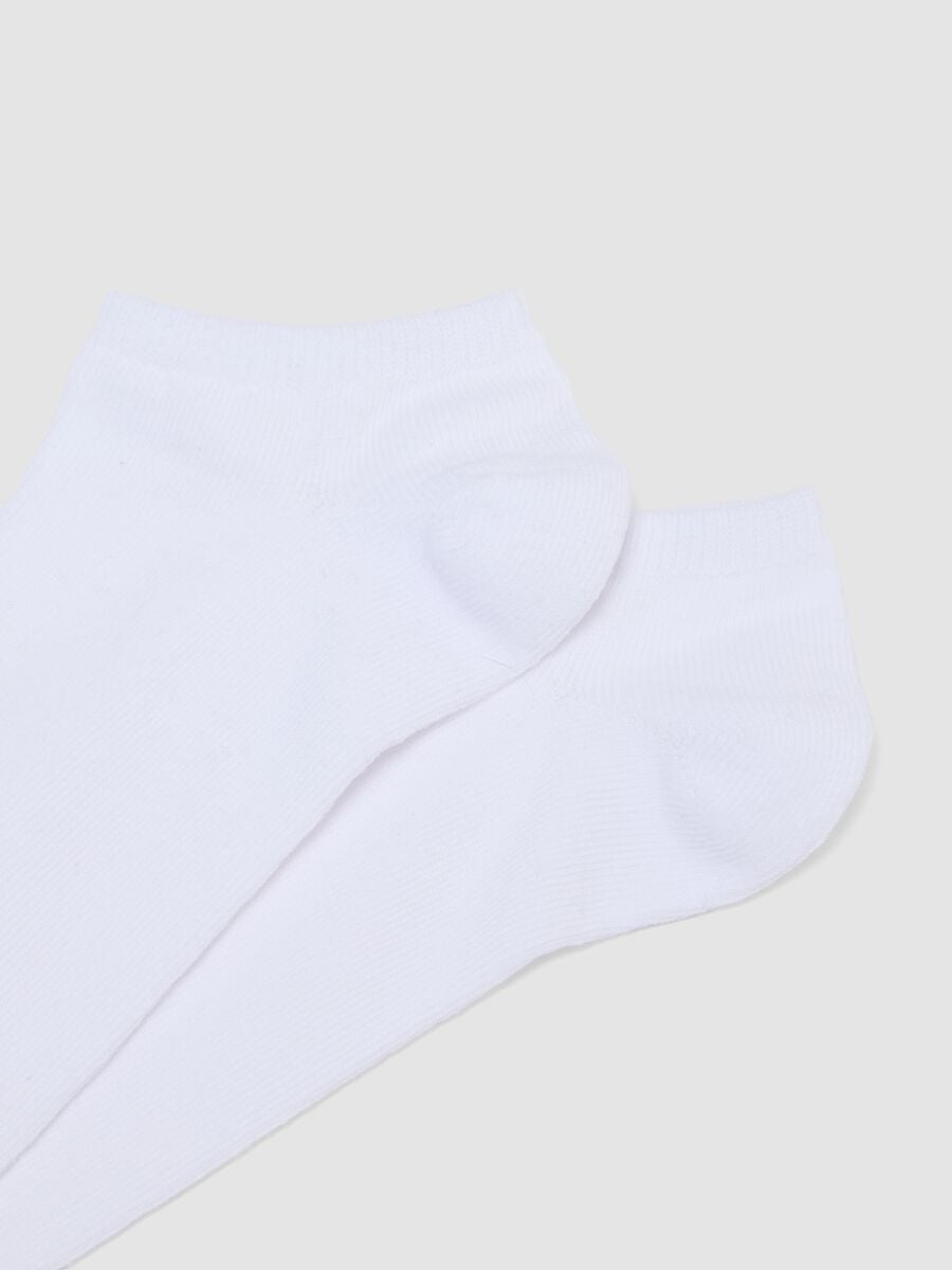 Three-pack of white ankle socks in stretch organic cotton_2
