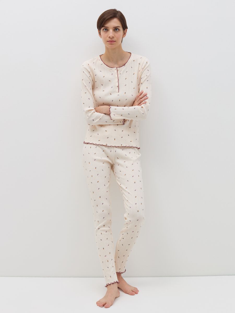Pyjama top with small flowers and polka dots in foil_0