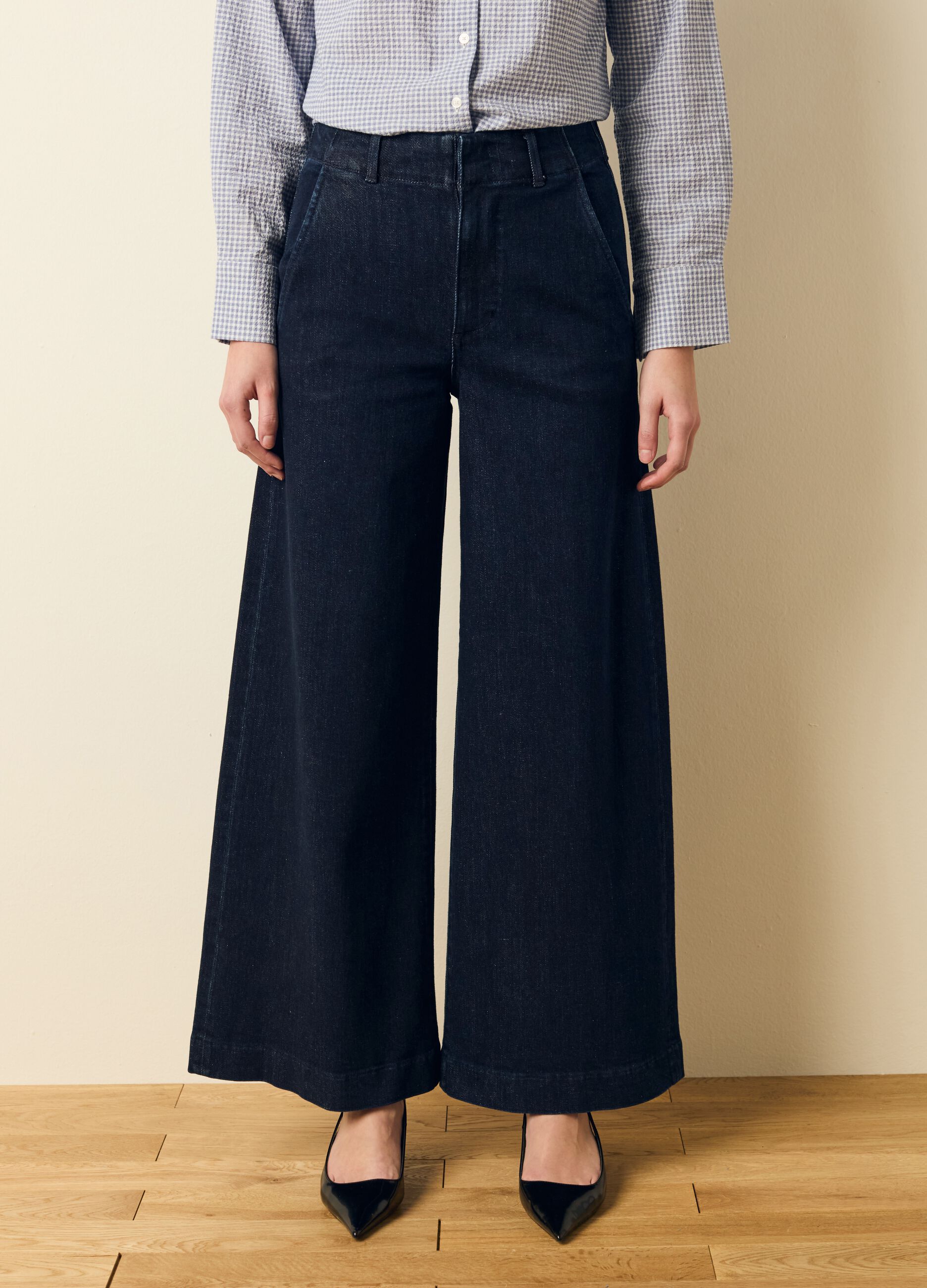 Wide-leg jeans