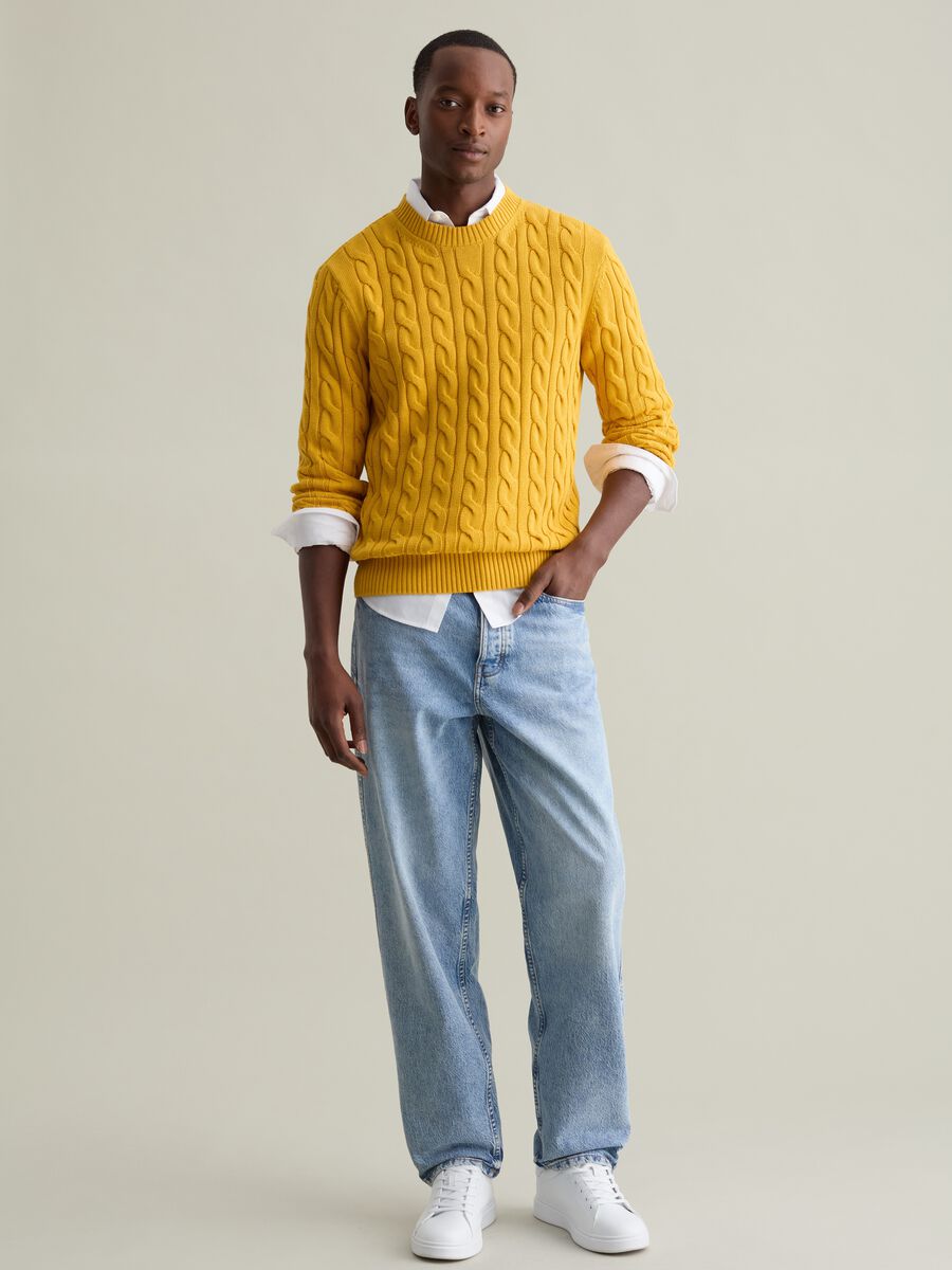 Pullover with cable-knit design_1