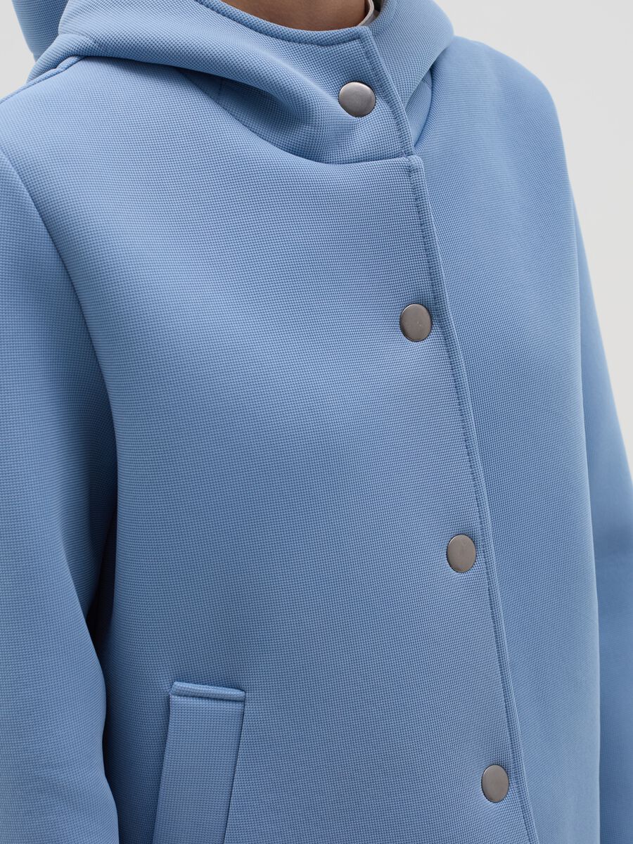 Short jacket with hood and buttons_2