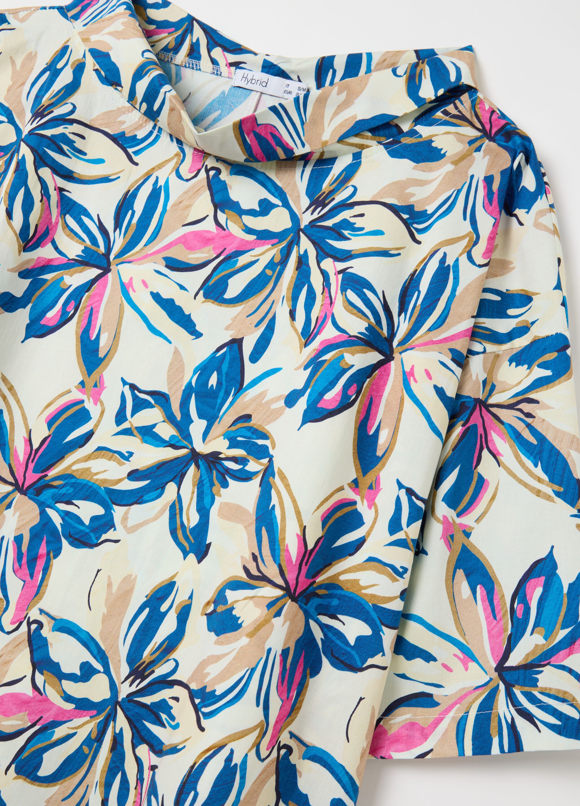 White blouse with boat neck and flowers print