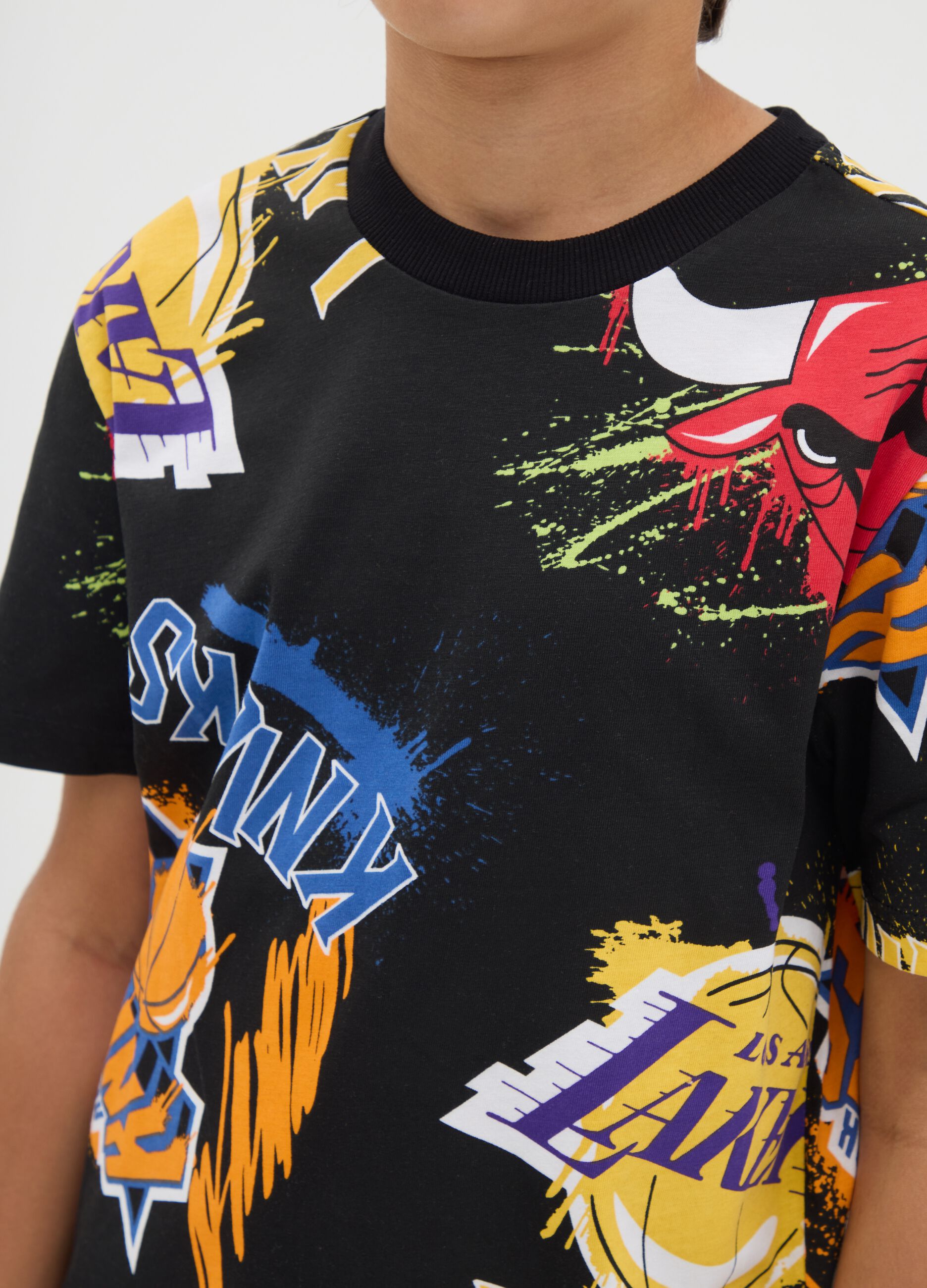 Boys' black pure cotton T-shirt, regular fit with basketball print
