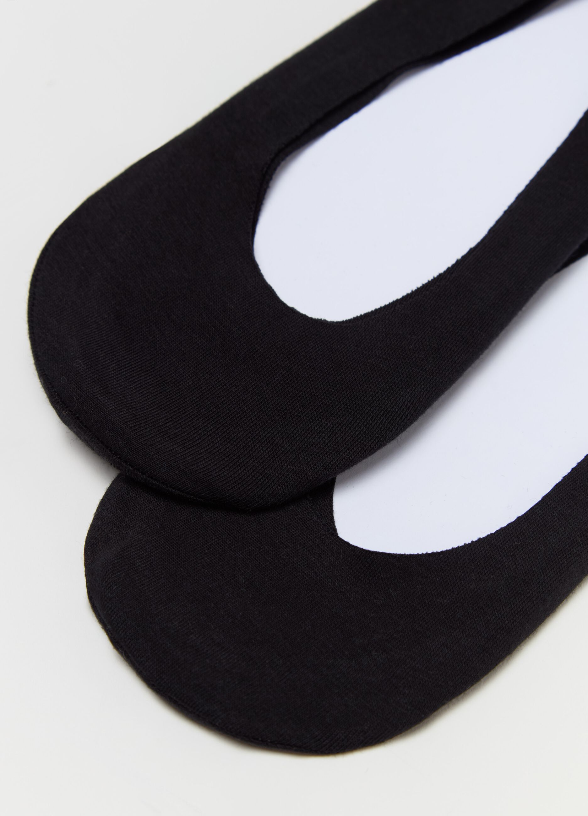 Two-pack shoe liners with laser cut