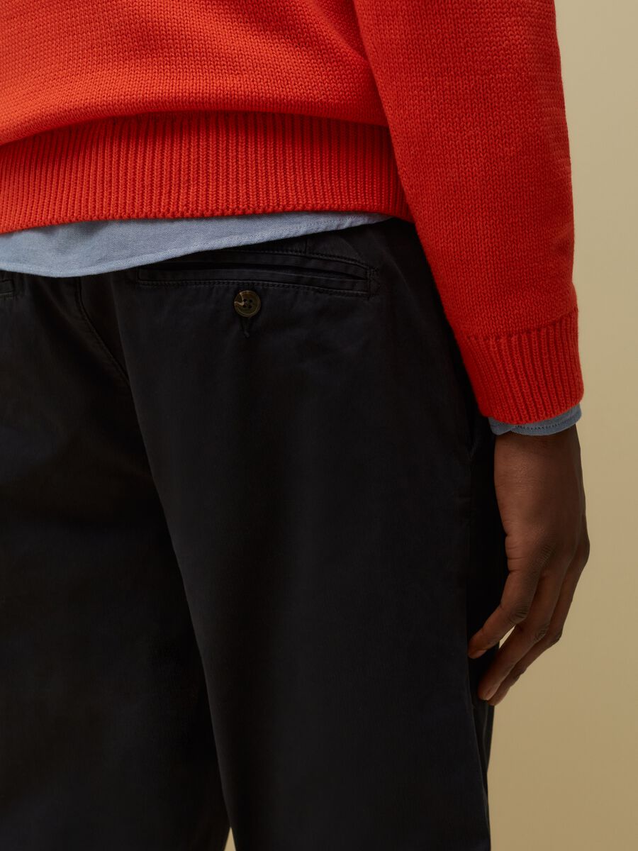 Pantaloni slim fit in cotone stretch_2