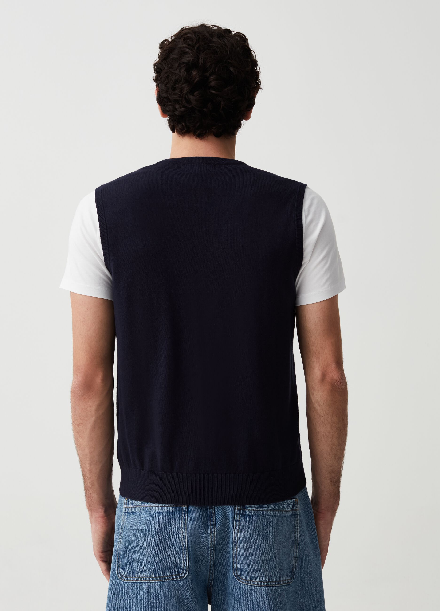 Gilet con scollo a V e bottoni