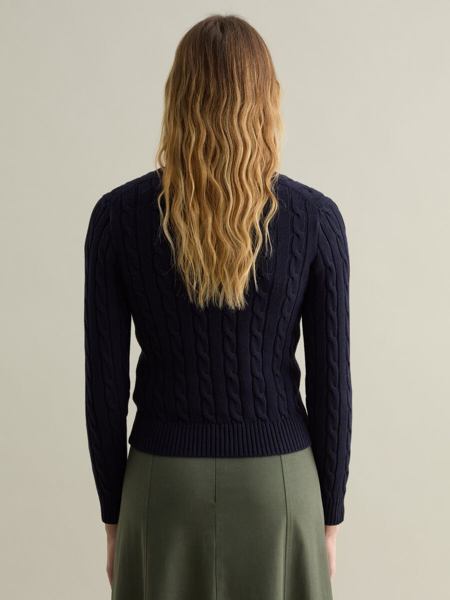 Cable-knit pullover with V neck_2