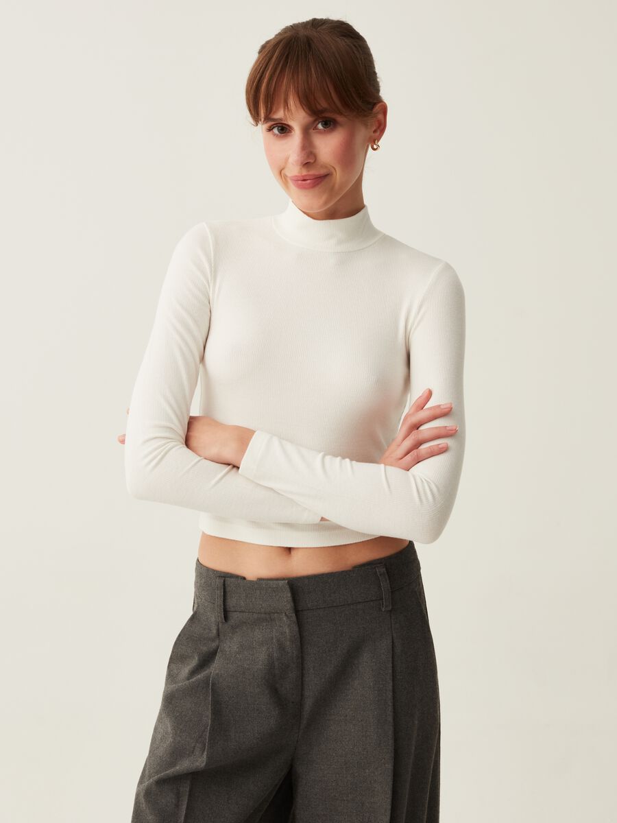 T-shirt a collo alto con maniche lunghe_0
