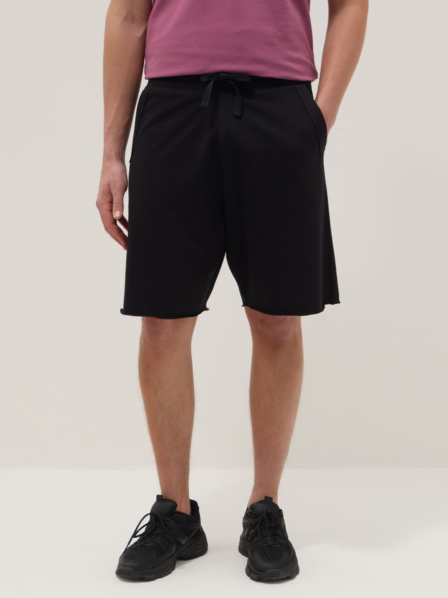 Pantaloni corti neri in misto cotone relaxed fit_1