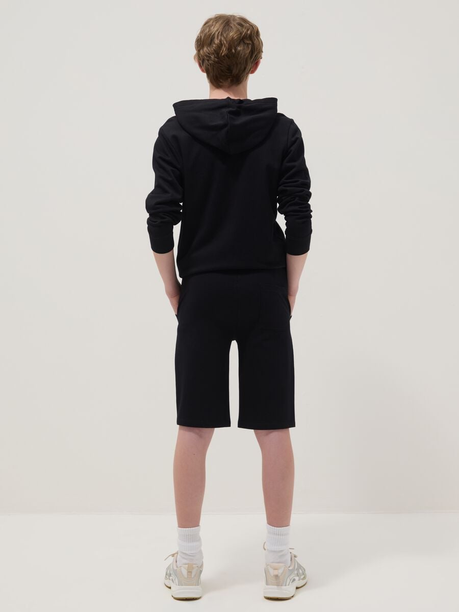 Pantaloni corti in misto cotone nero da ragazzo comfort fit_1