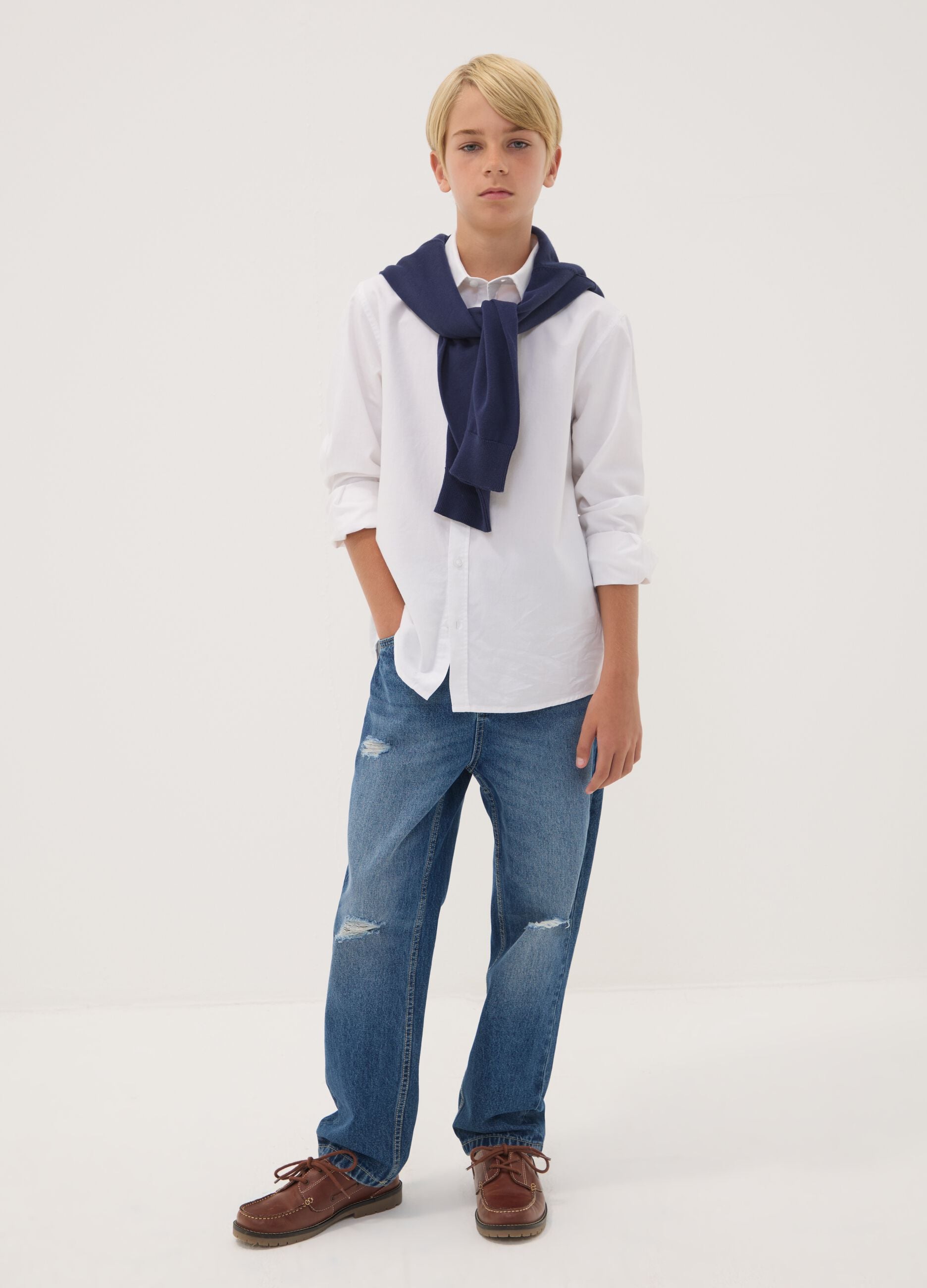 Jeans blu baggy in puro cotone con strappi per ragazzo