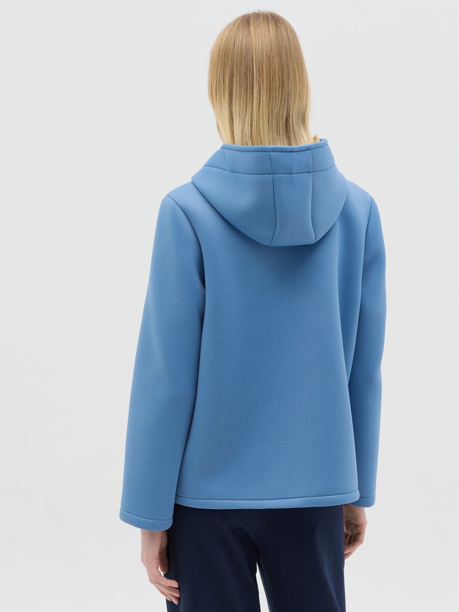 Short jacket with hood and buttons_3