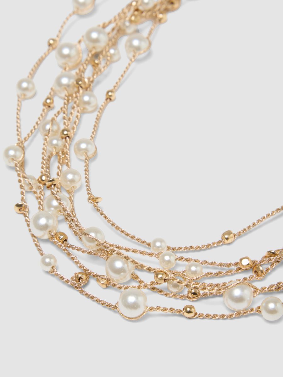 Collana beige con perle e fili intrecciati_1