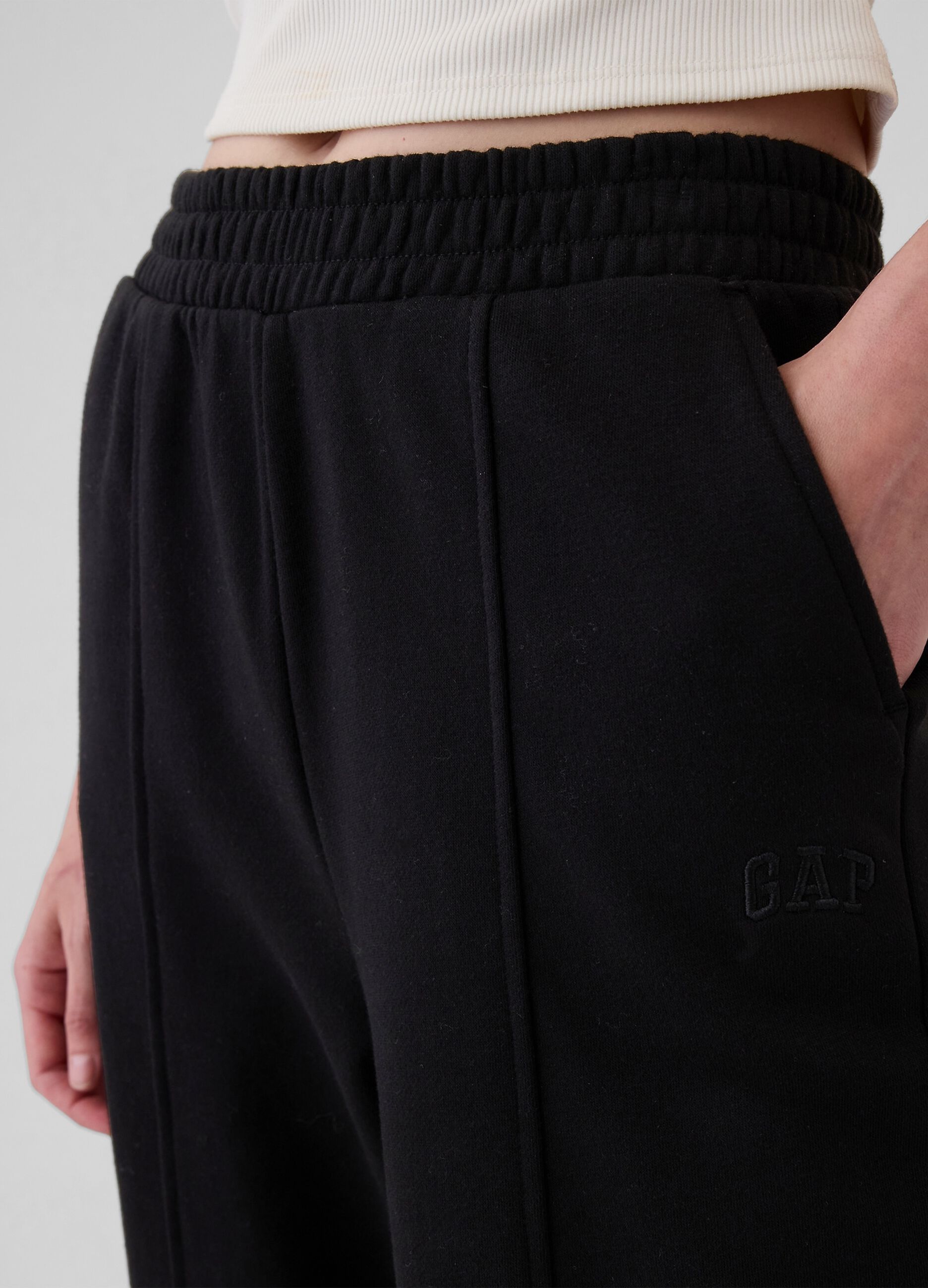 Straight-fit jogger trousers with raised stitching