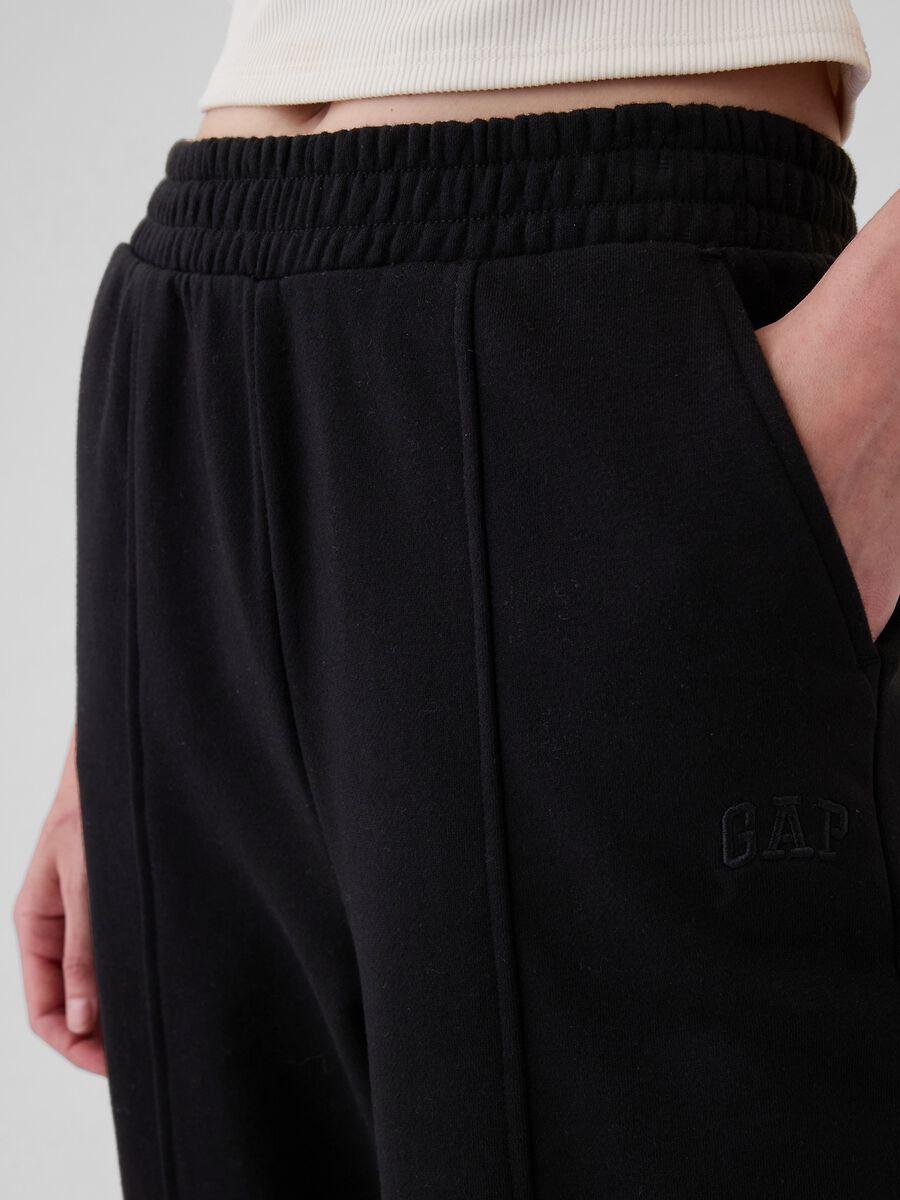 Straight-fit jogger trousers with raised stitching_3