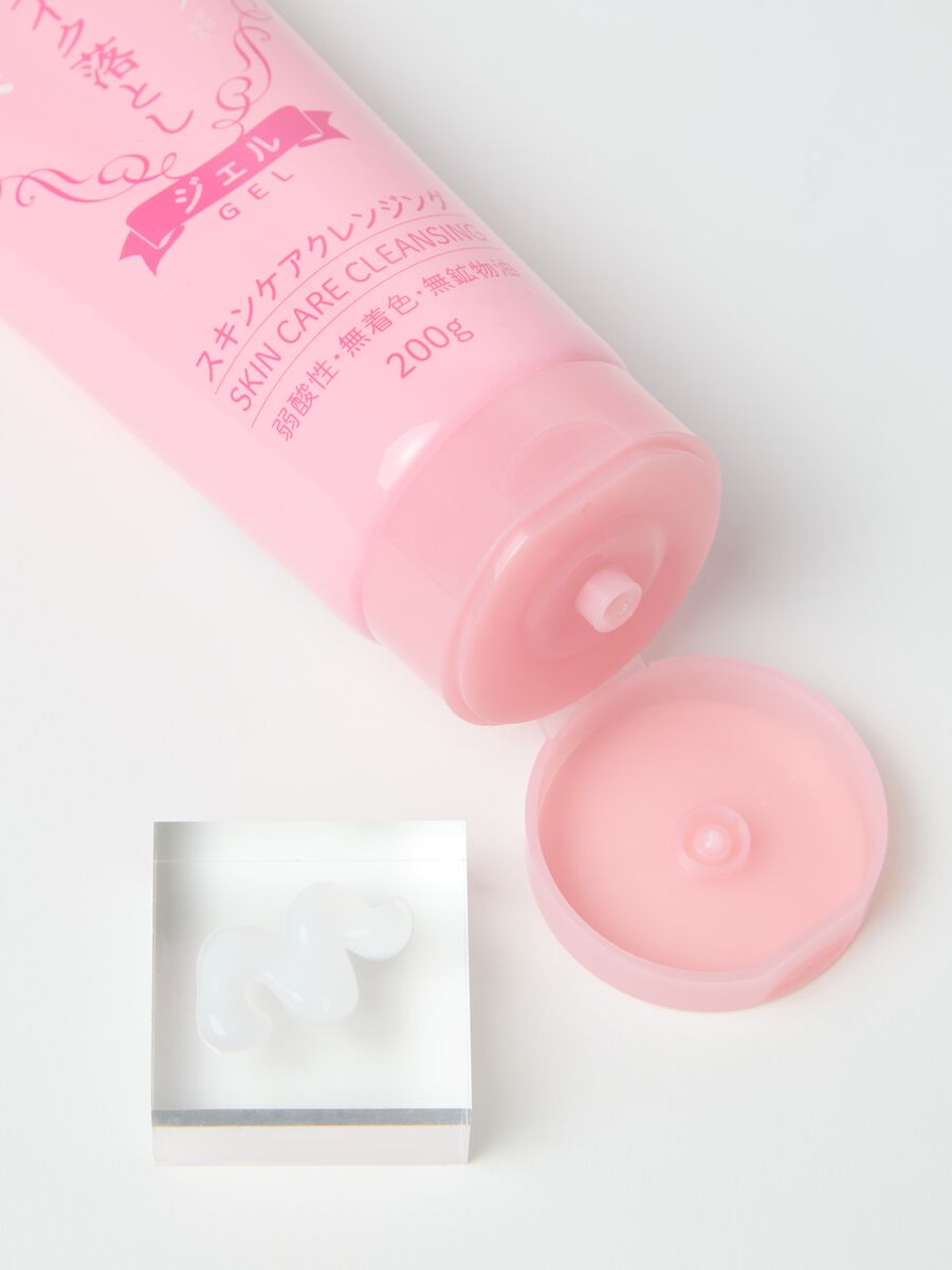 KIKU-MASAMUNE Sake Skin Care Cleansing Gel efficiently removes make-up leaving your skin hydrated._1