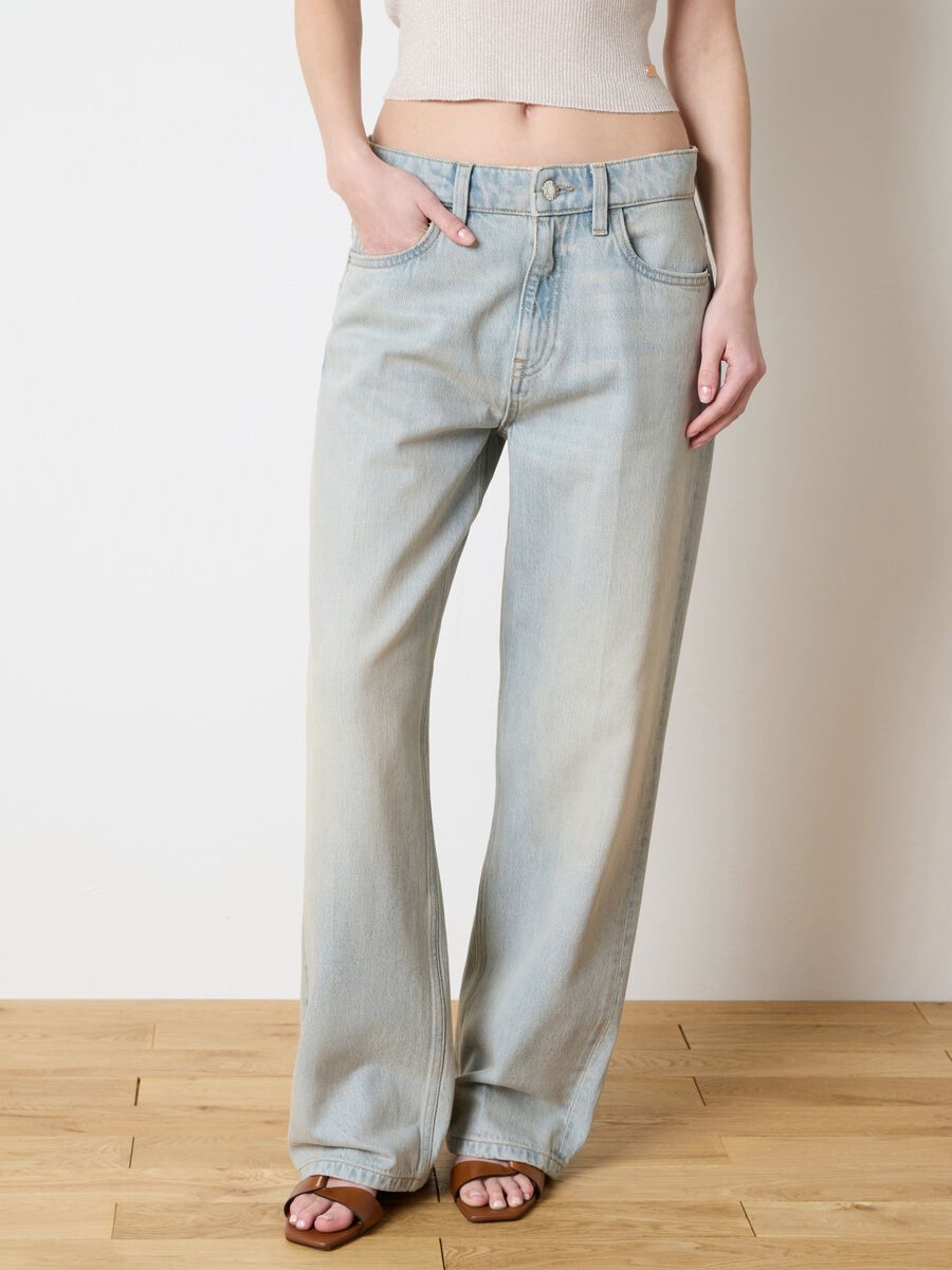 Wide-leg mid-rise jeans_1