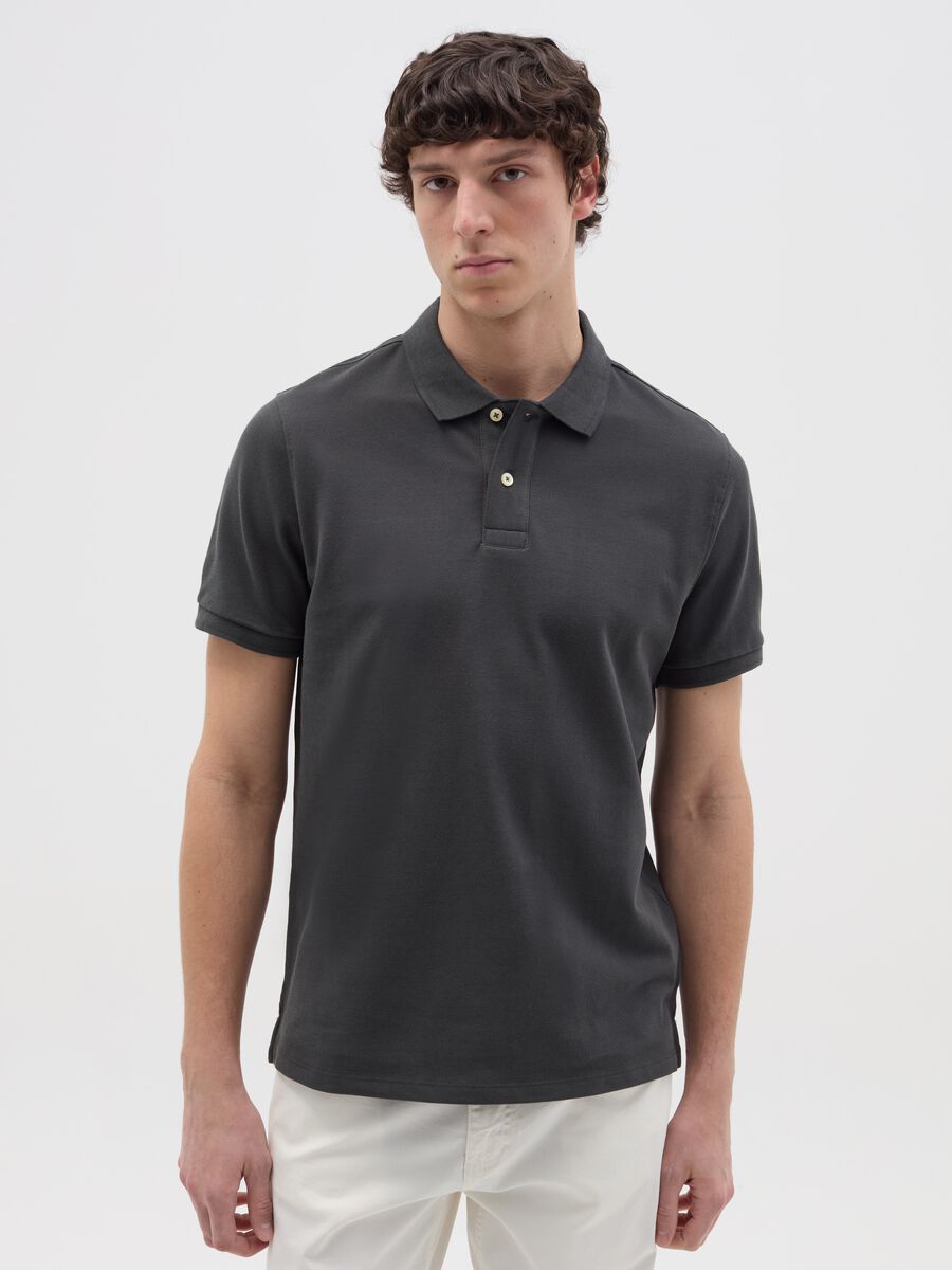Solid colour polo shirt in organic cotton_0