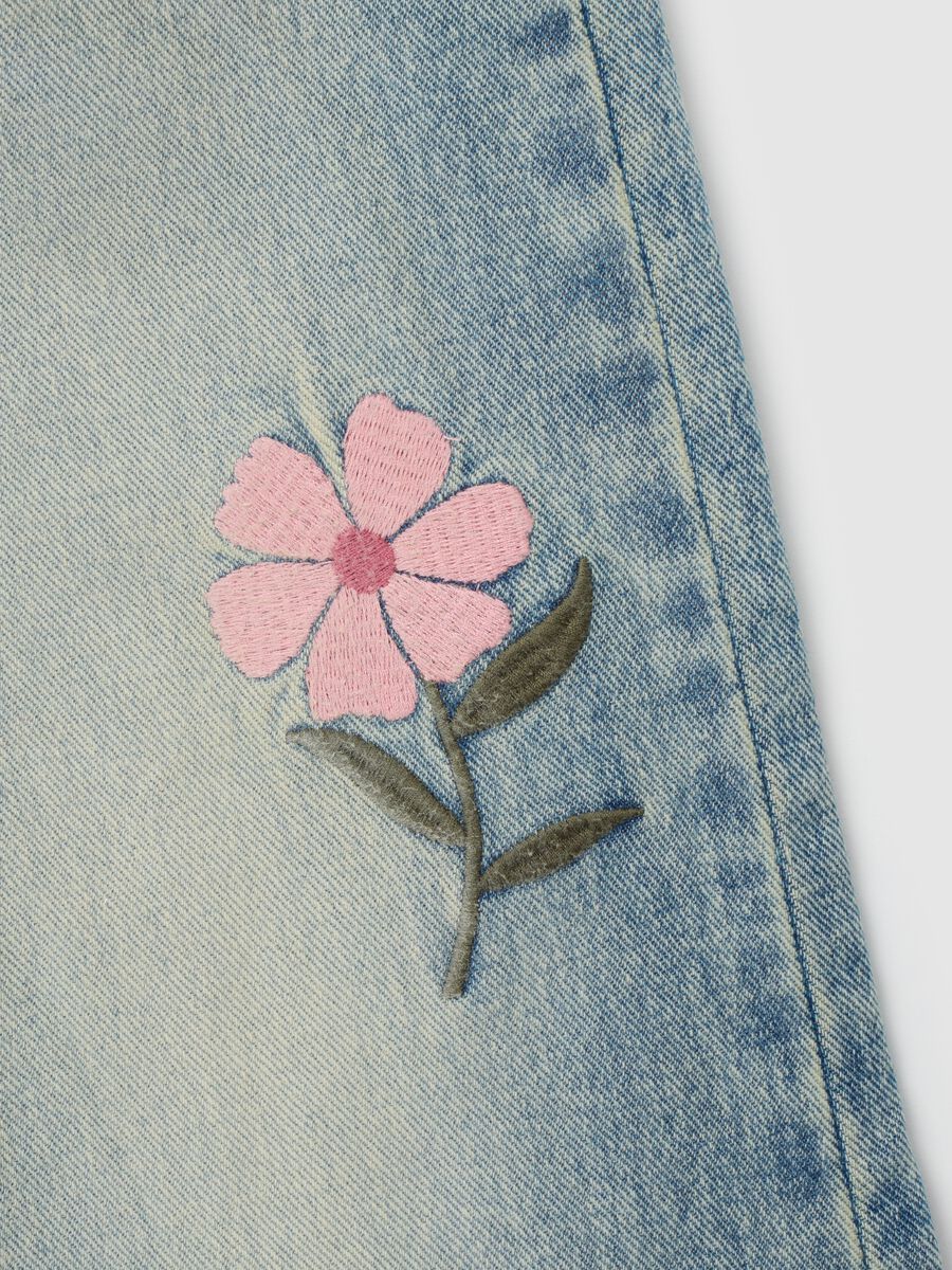 Girl's blue regular fit denim jeans with embroidery_3