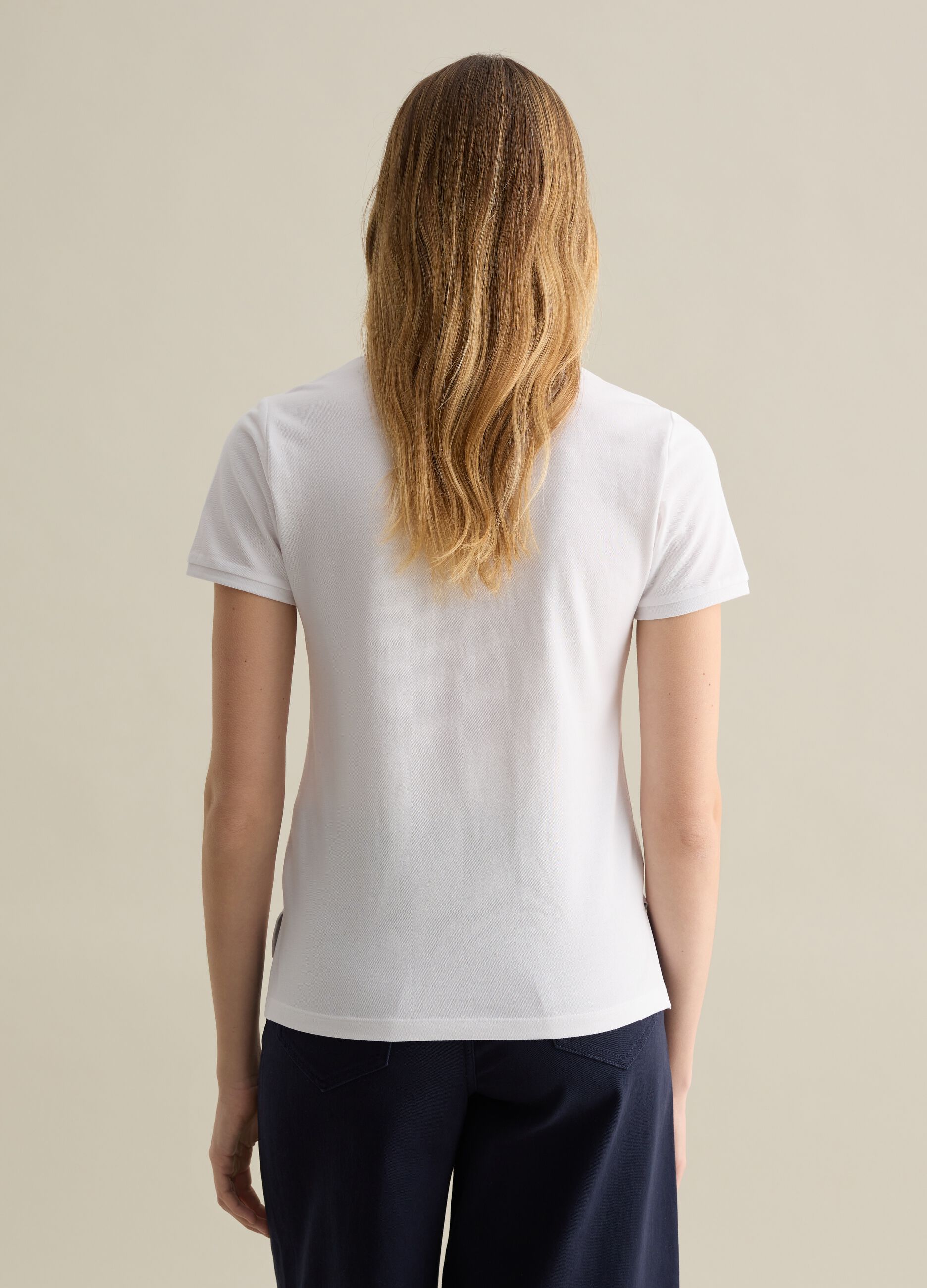 White short-sleeved polo shirt in piquet