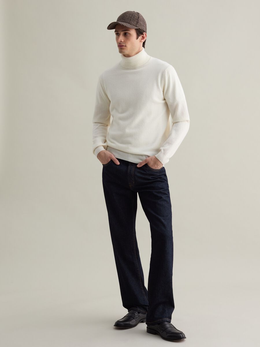 Lambswool pullover with high neck_1