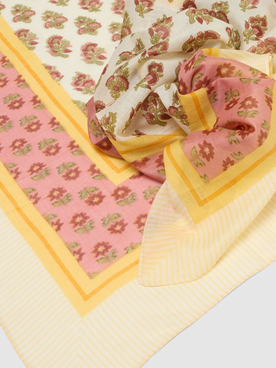 Multicolour pure cotton scarf with floral pattern_2