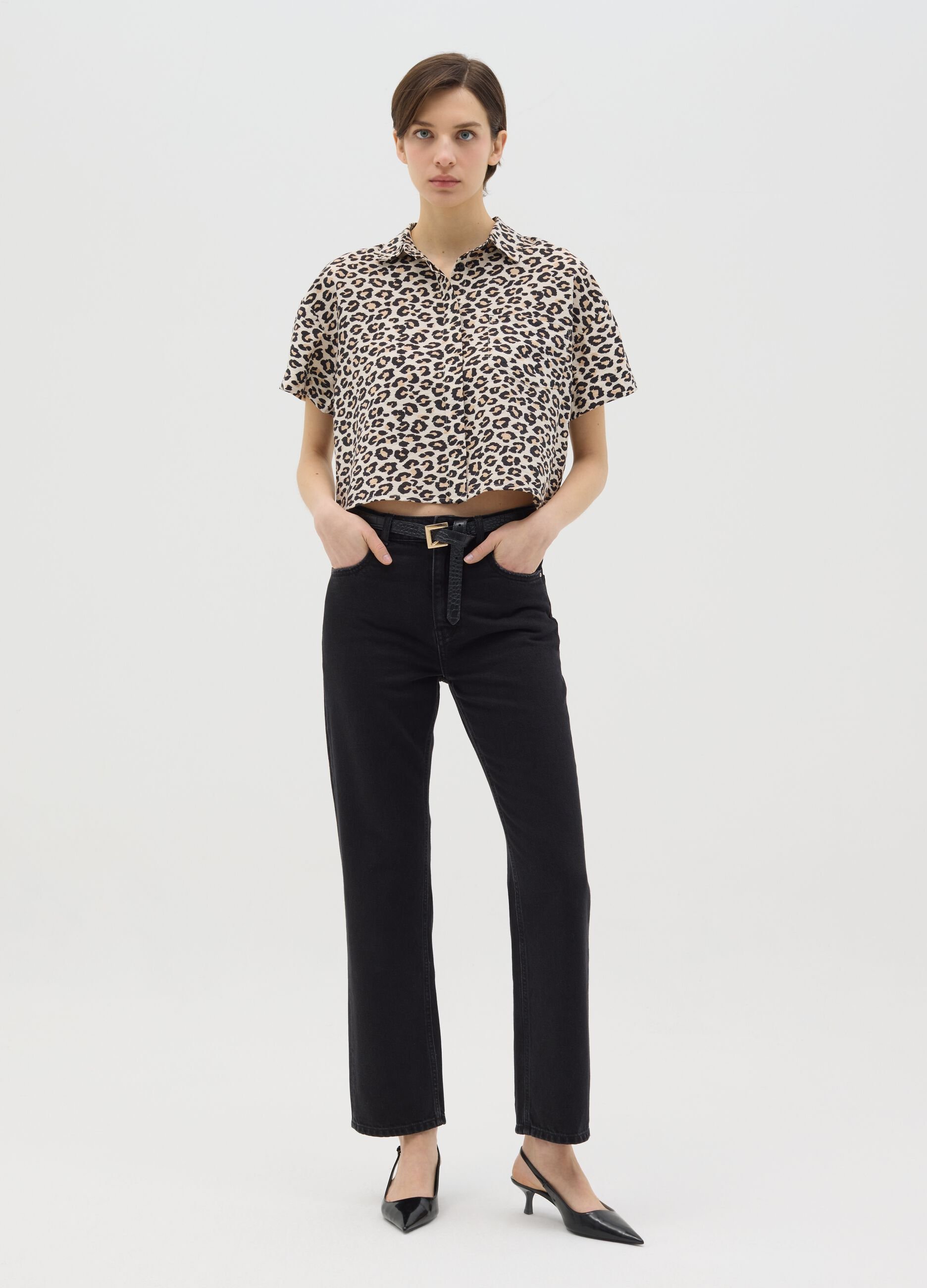 Short-sleeved shirt with animal print