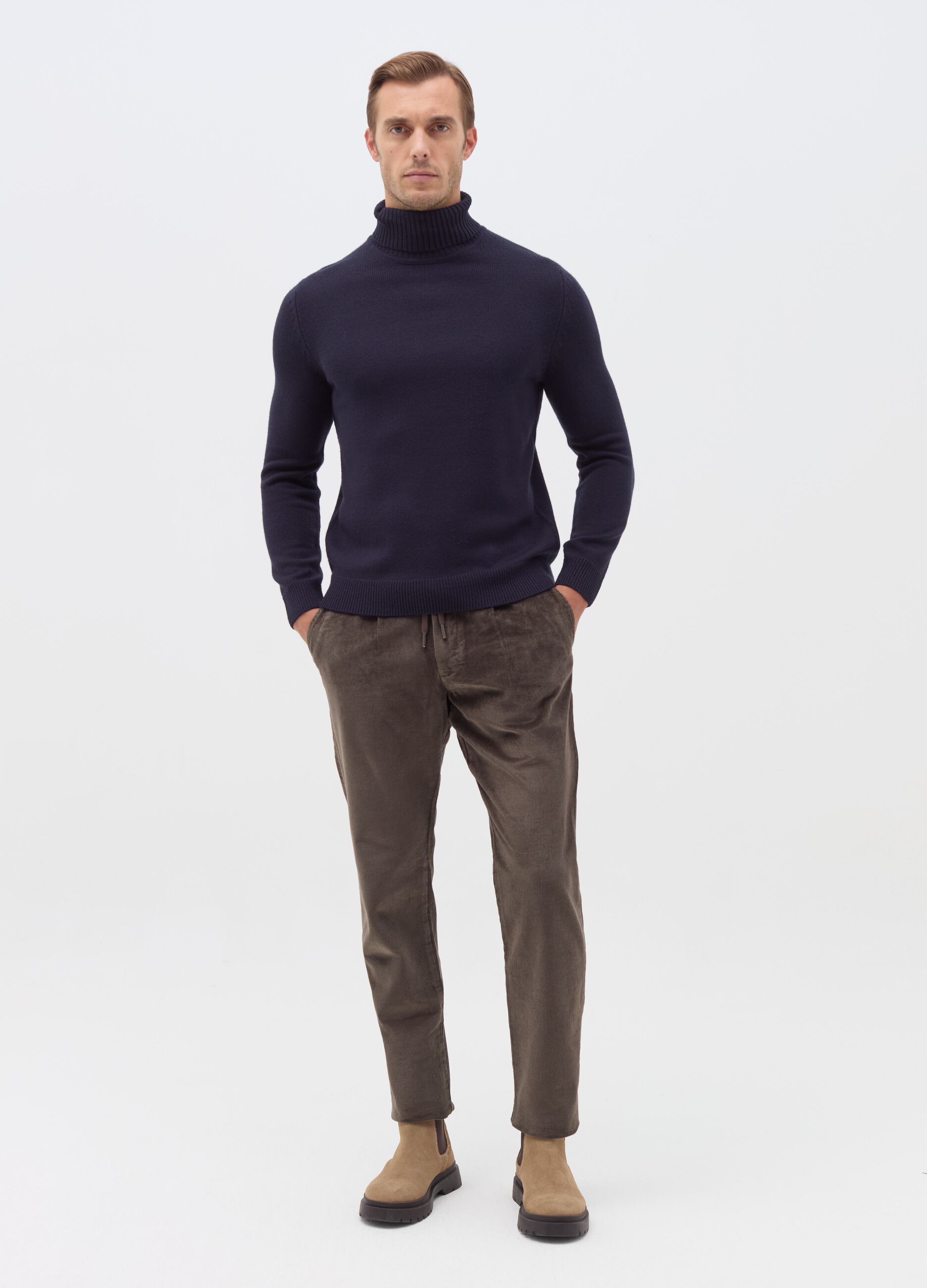 Chino jogger trousers in corduroy
