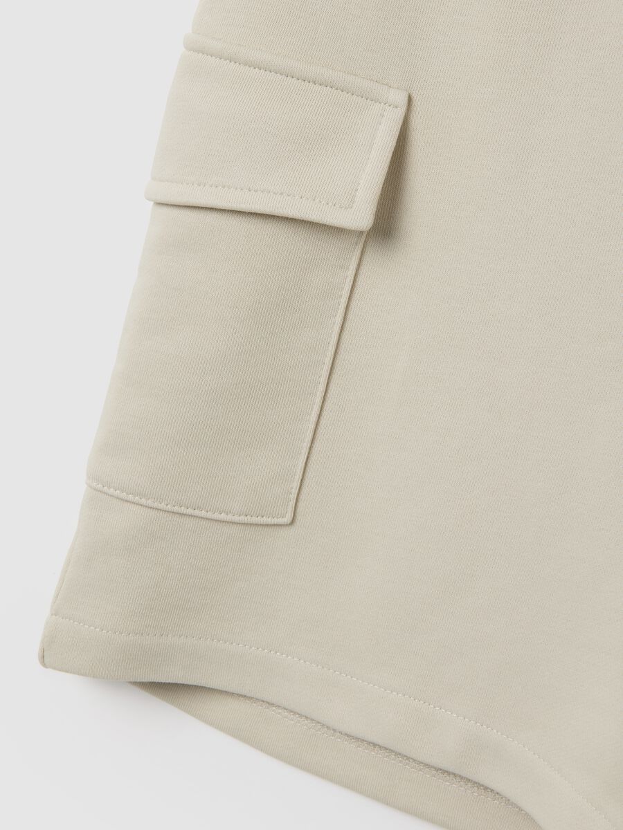 Shorts da uomo in misto cotone beige relaxed fit_1