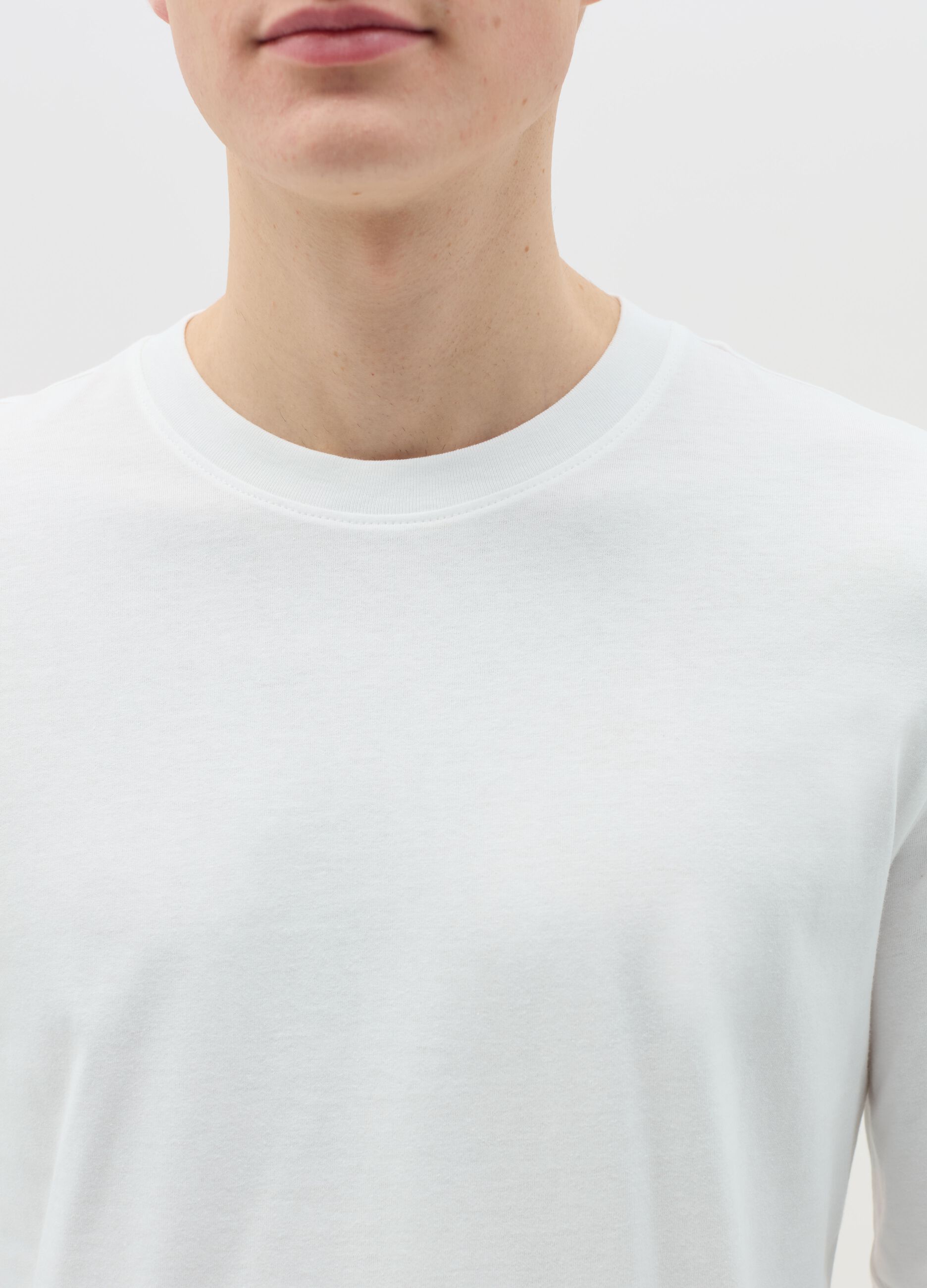 T-shirt with round neck and long sleeves in cotton
